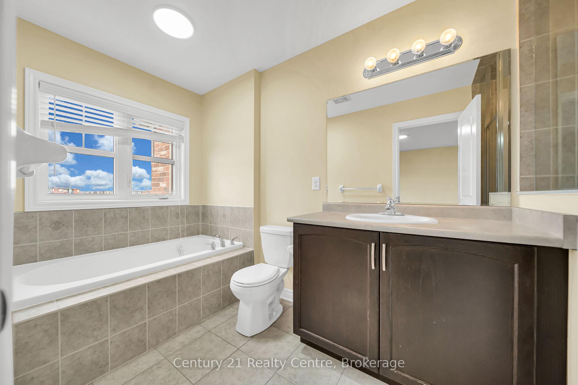 Photo 32 of 20 Hogan Manor Drive, Brampton, Northwest Brampton — HOMEH