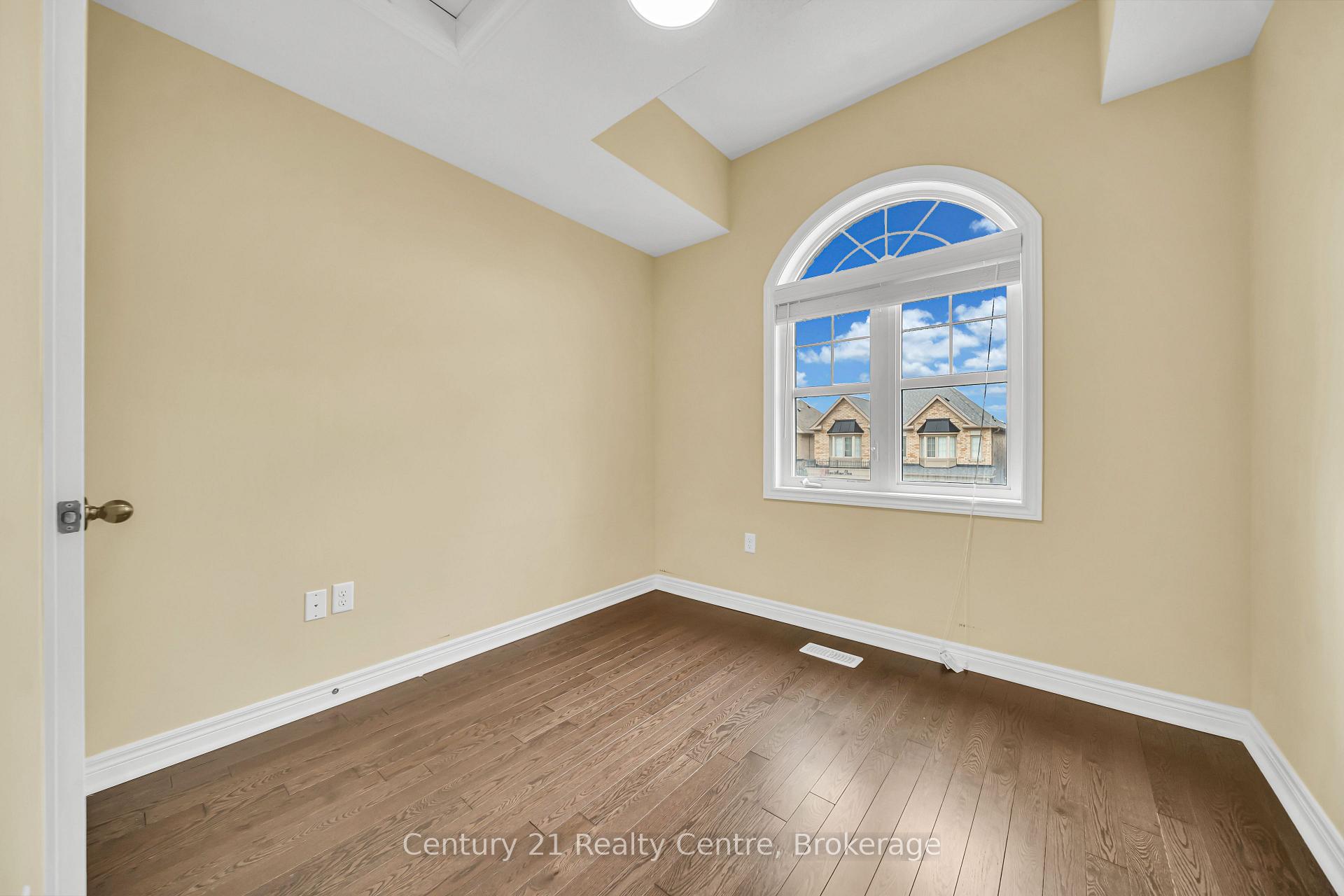 Photo 39 of 20 Hogan Manor Drive, Brampton, Northwest Brampton — HOMEH