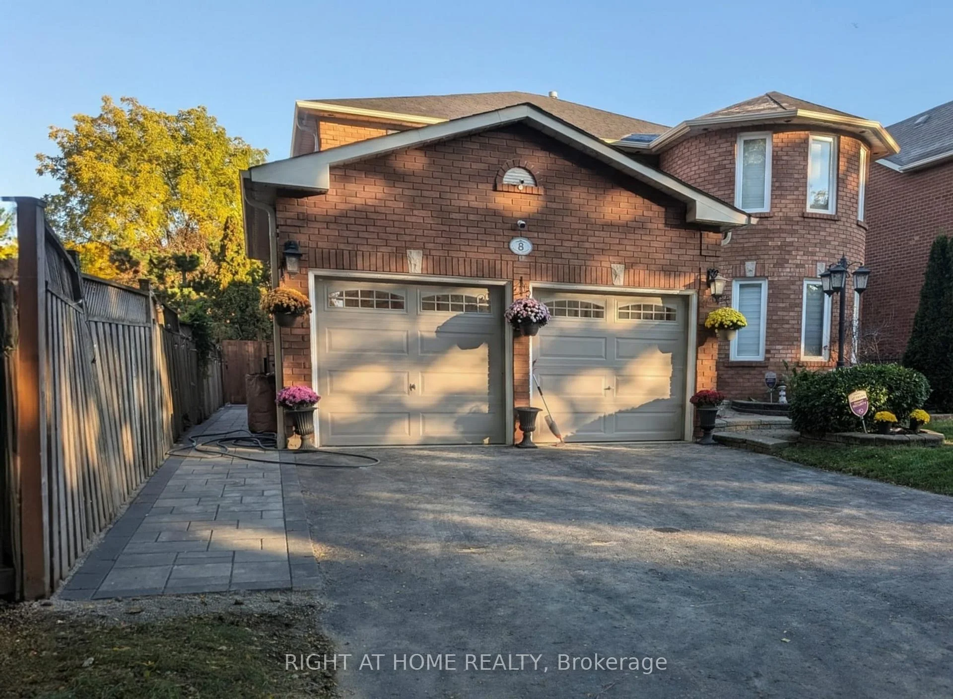 Photo of Unit Bsmt, 8 Mantell Crescent
