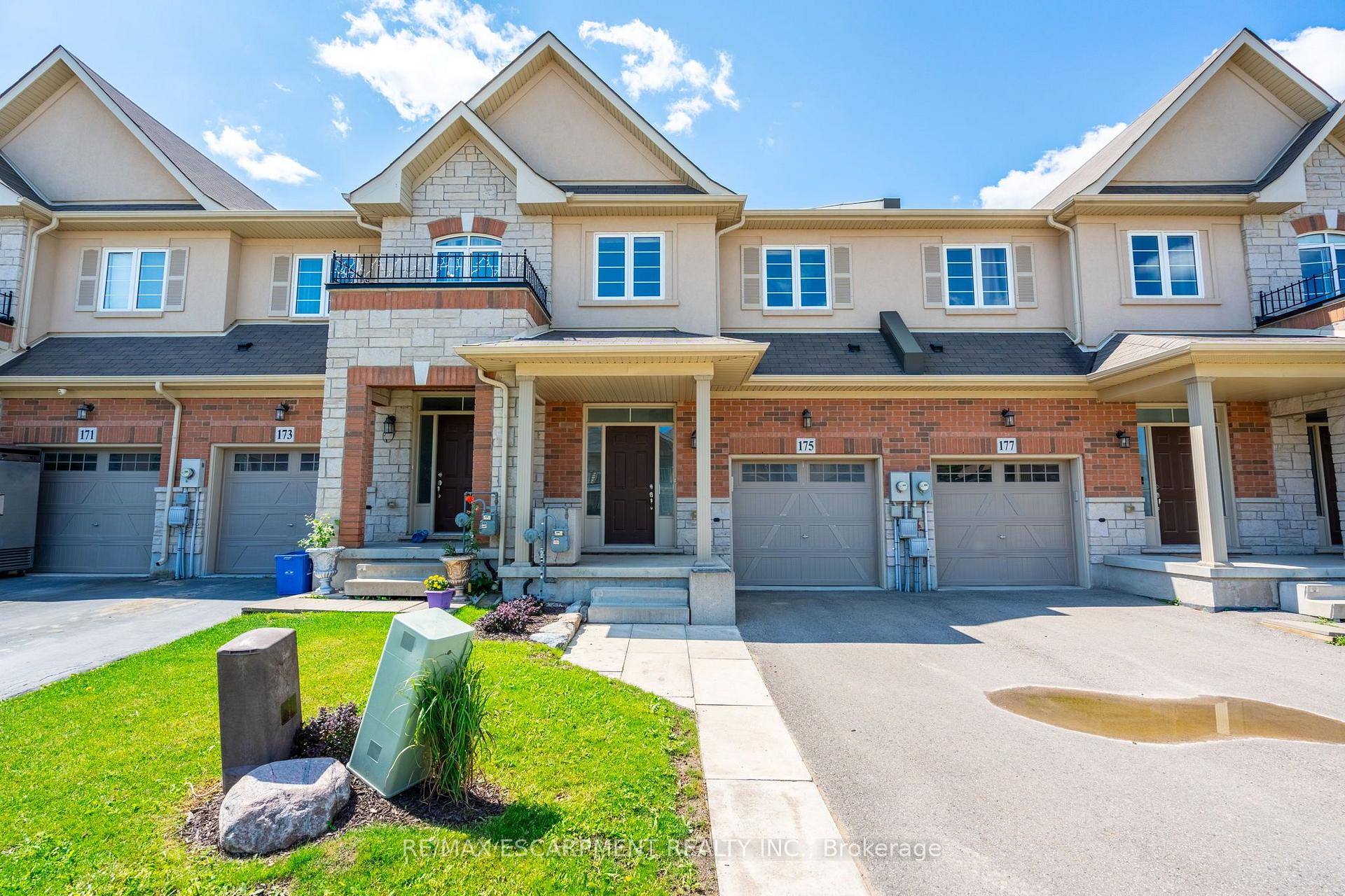 Photo 2 of 175 Lormont Boulevard, Hamilton, Stoney Creek Mountain — HOMEH