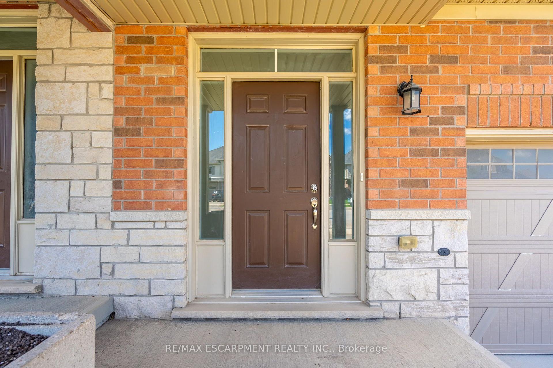 Photo 6 of 175 Lormont Boulevard, Hamilton, Stoney Creek Mountain — HOMEH