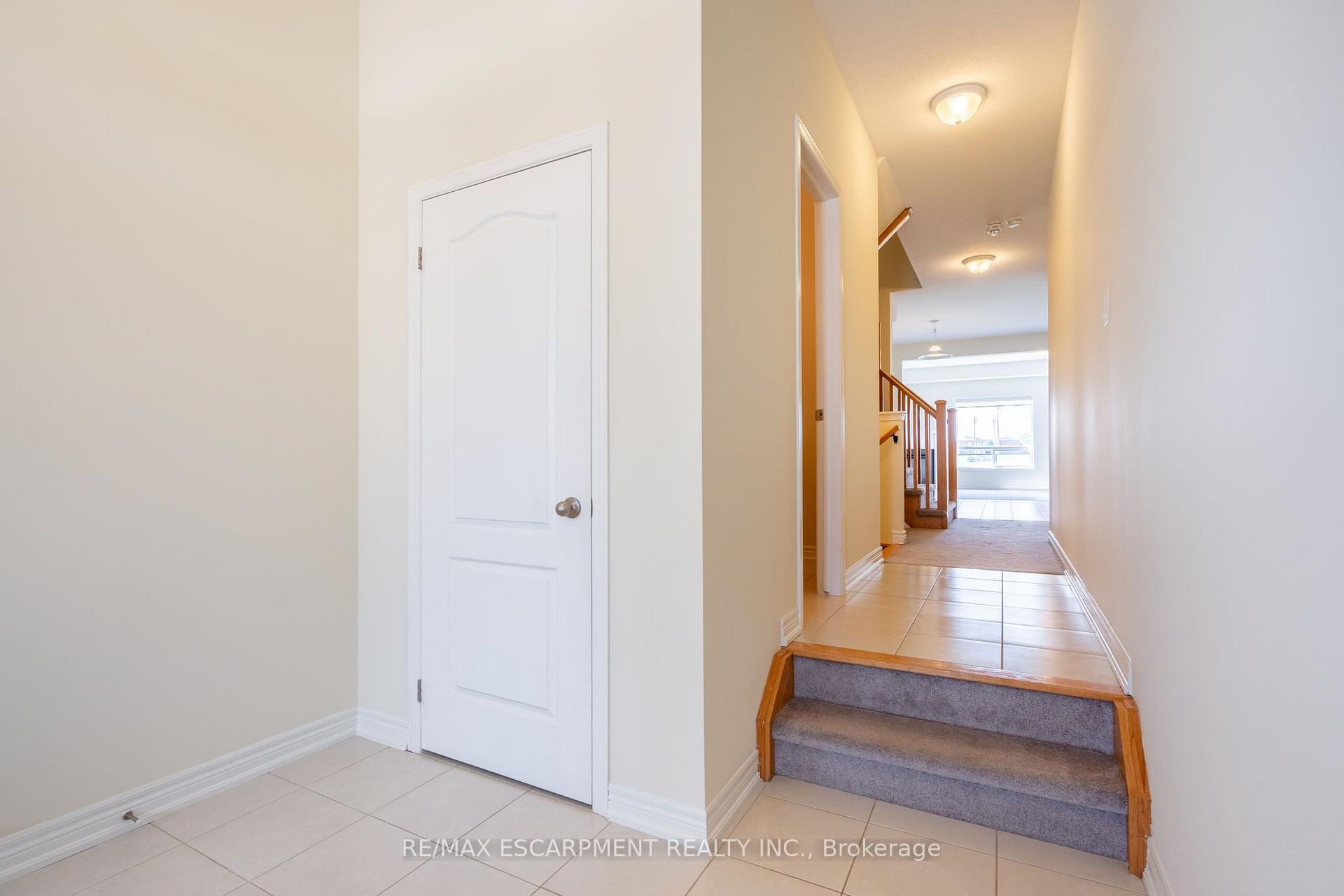 Photo 8 of 175 Lormont Boulevard, Hamilton, Stoney Creek Mountain — HOMEH
