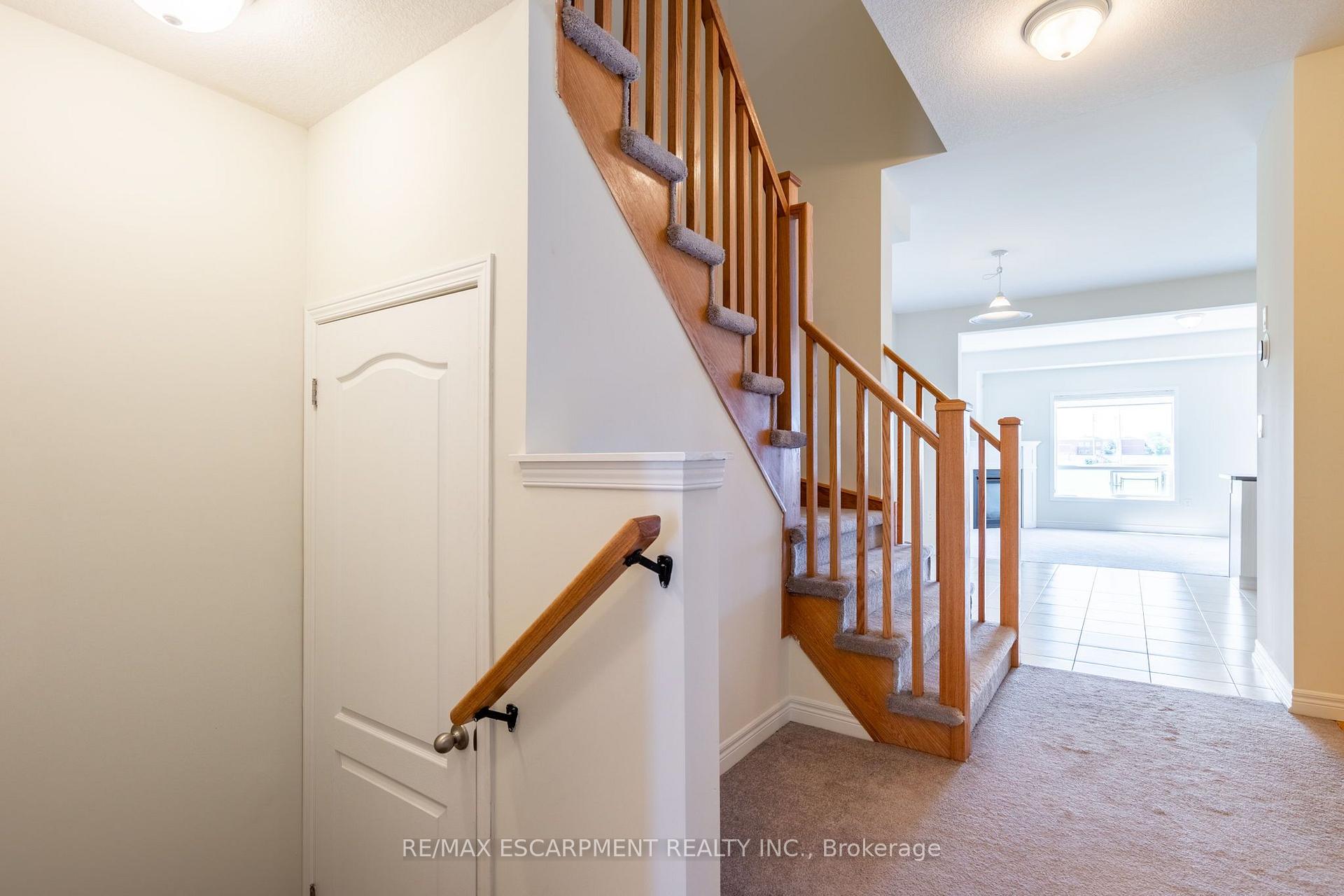 Photo 10 of 175 Lormont Boulevard, Hamilton, Stoney Creek Mountain — HOMEH