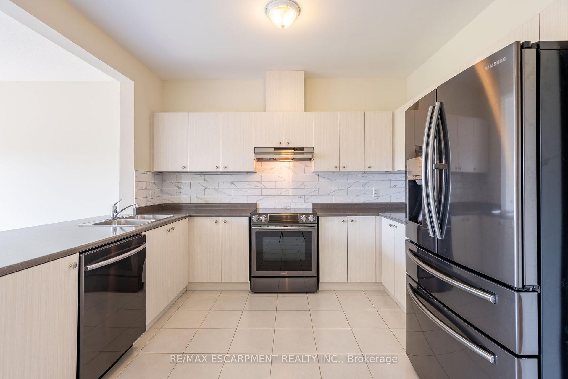 Photo 17 of 175 Lormont Boulevard, Hamilton, Stoney Creek Mountain — HOMEH