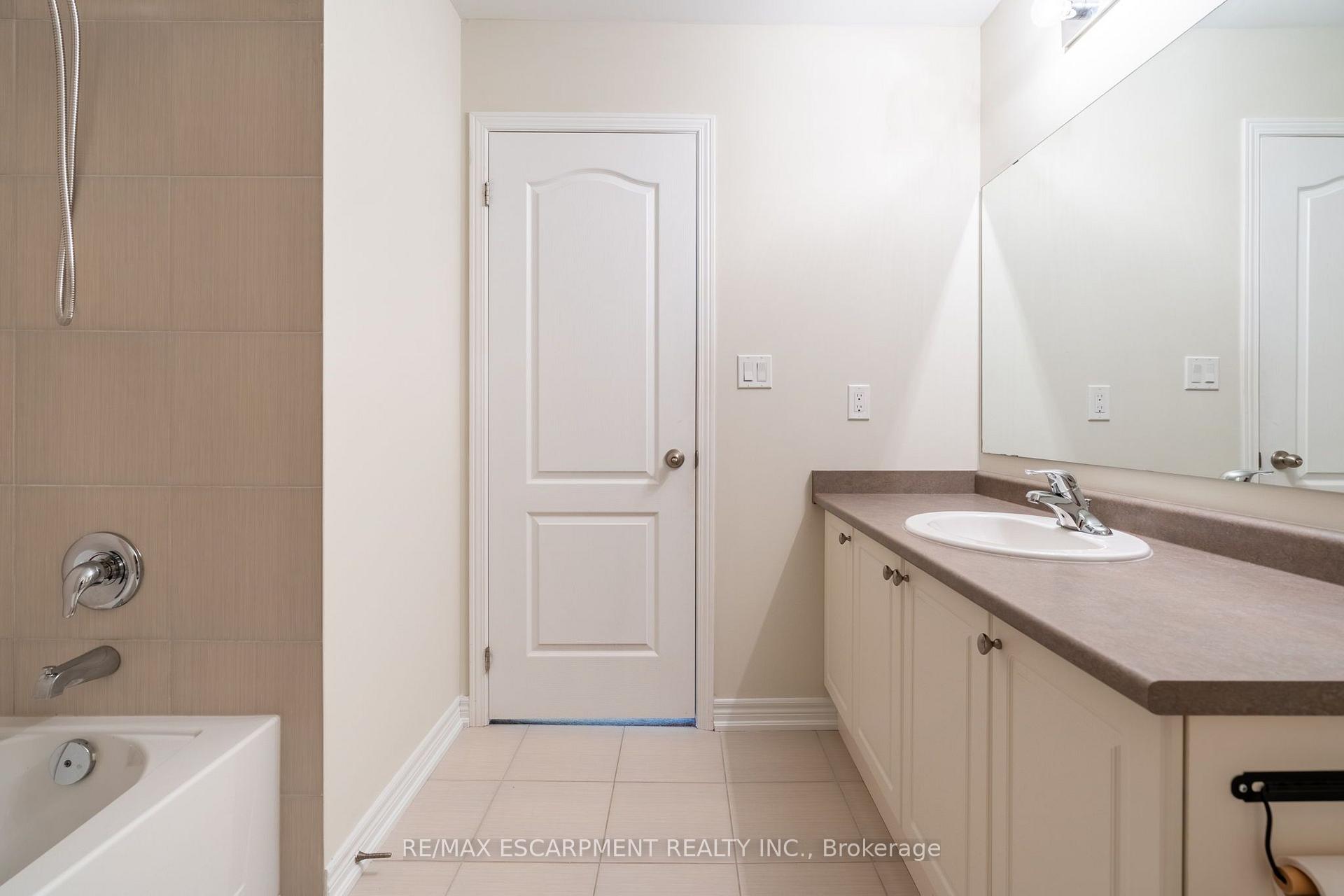 Photo 33 of 175 Lormont Boulevard, Hamilton, Stoney Creek Mountain — HOMEH