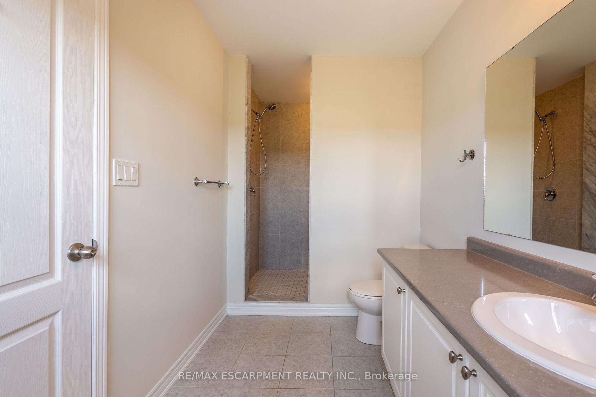 Photo 41 of 175 Lormont Boulevard, Hamilton, Stoney Creek Mountain — HOMEH