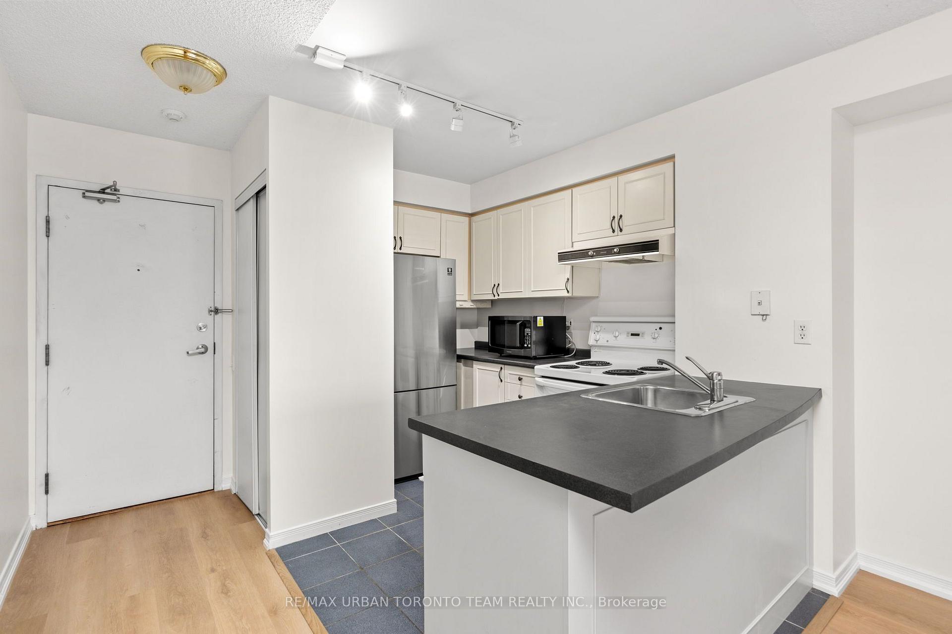 Photo 7 of Unit #505, 140 Bathurst Street, Toronto, Niagara — HOMEH