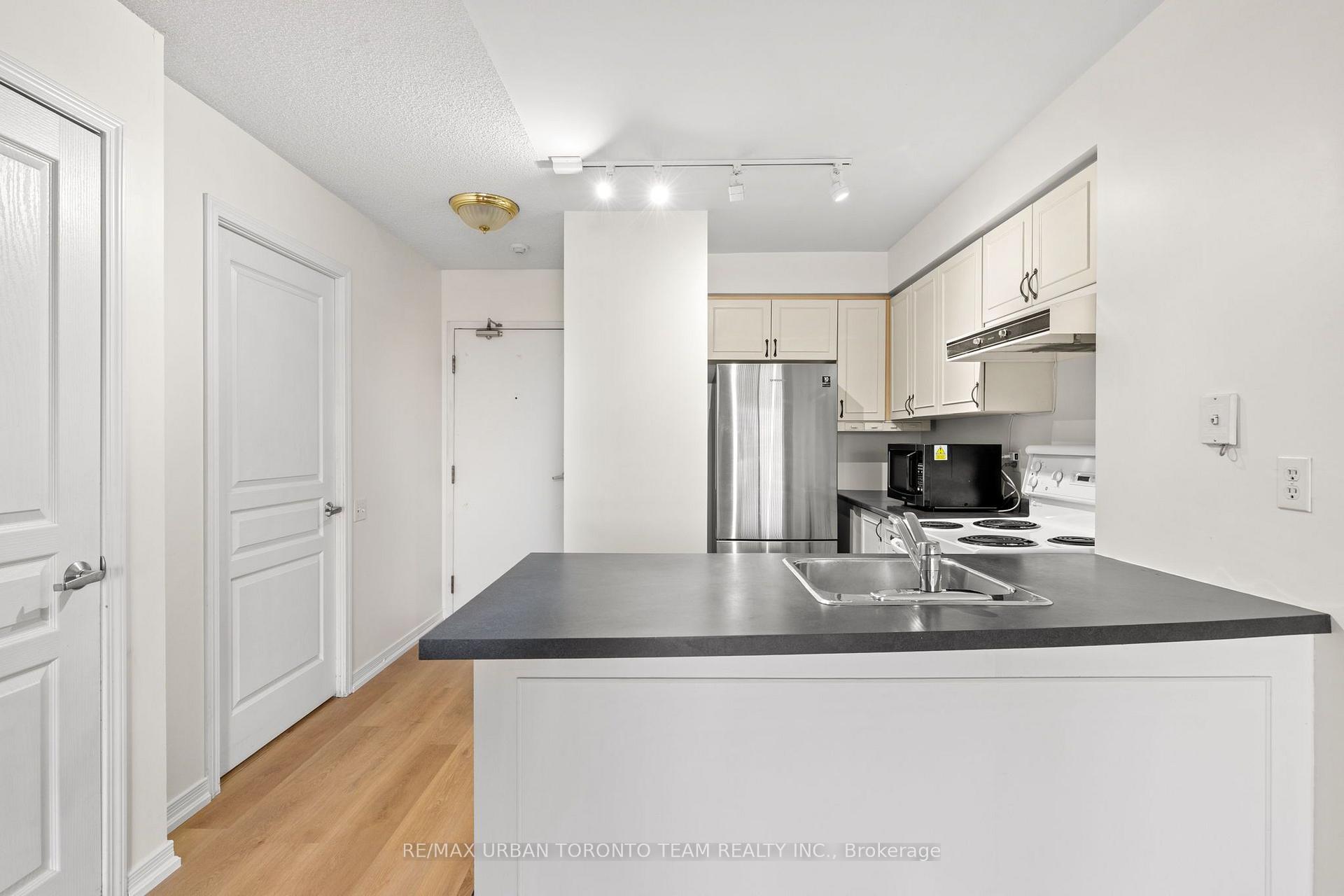 Photo 8 of Unit #505, 140 Bathurst Street, Toronto, Niagara — HOMEH