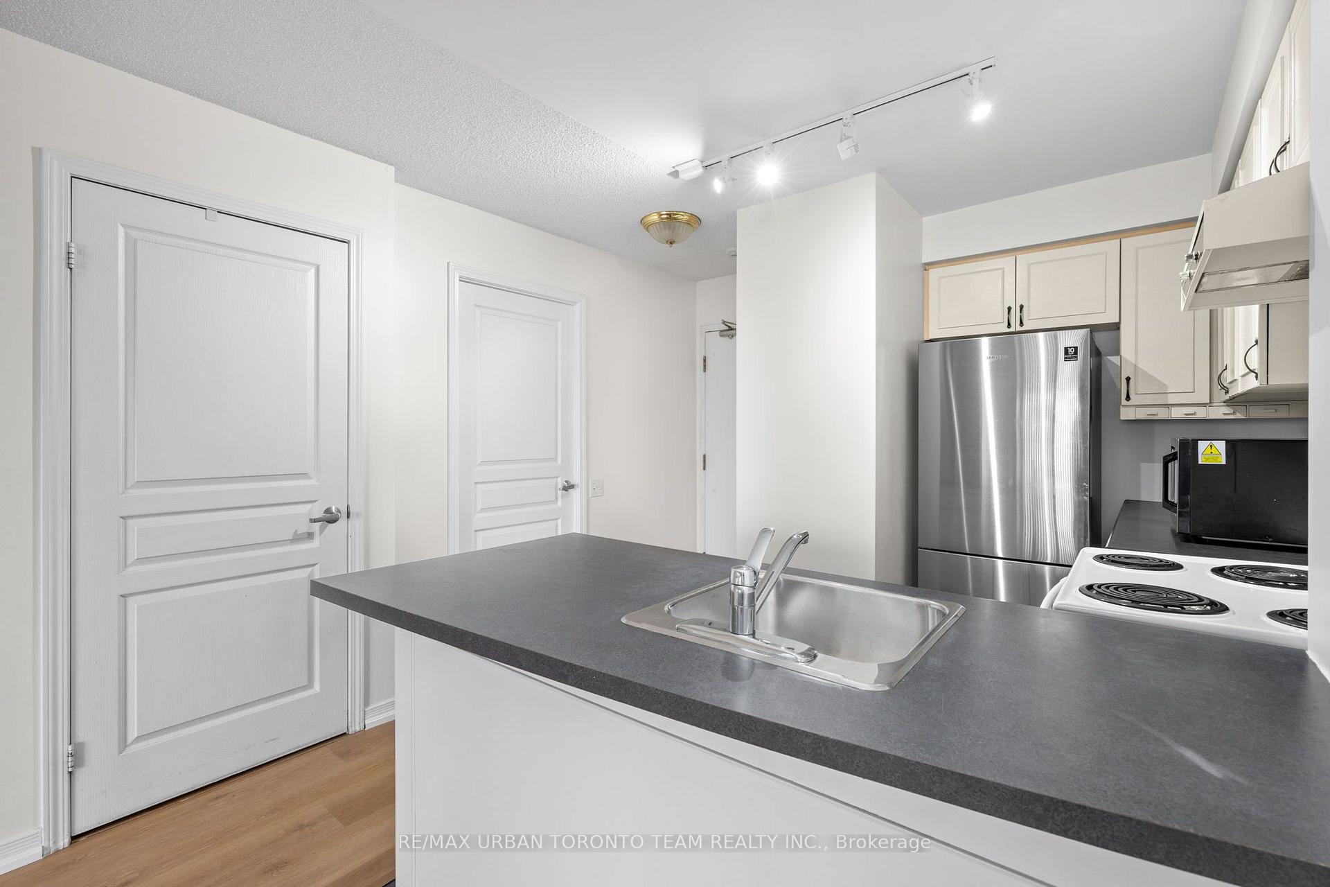 Photo 9 of Unit #505, 140 Bathurst Street, Toronto, Niagara — HOMEH