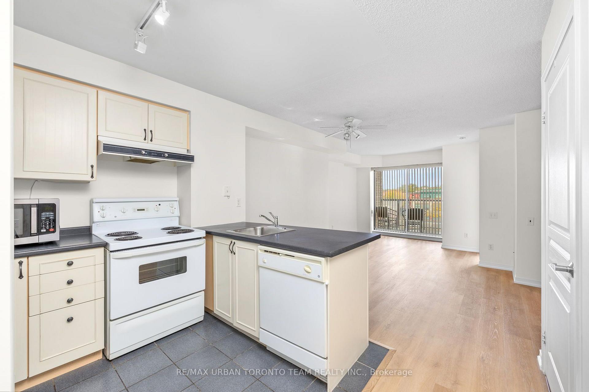 Photo 10 of Unit #505, 140 Bathurst Street, Toronto, Niagara — HOMEH
