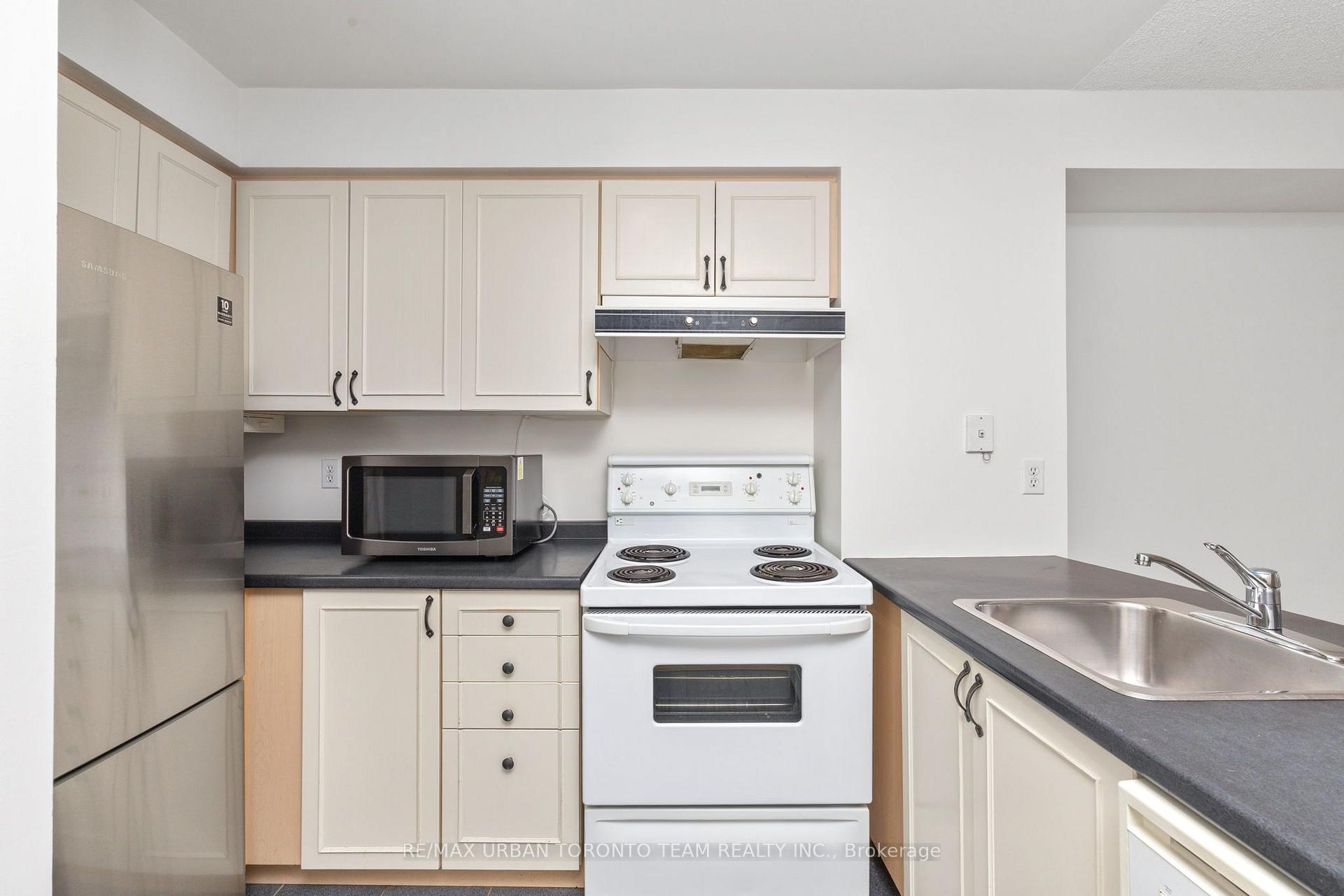 Photo 11 of Unit #505, 140 Bathurst Street, Toronto, Niagara — HOMEH