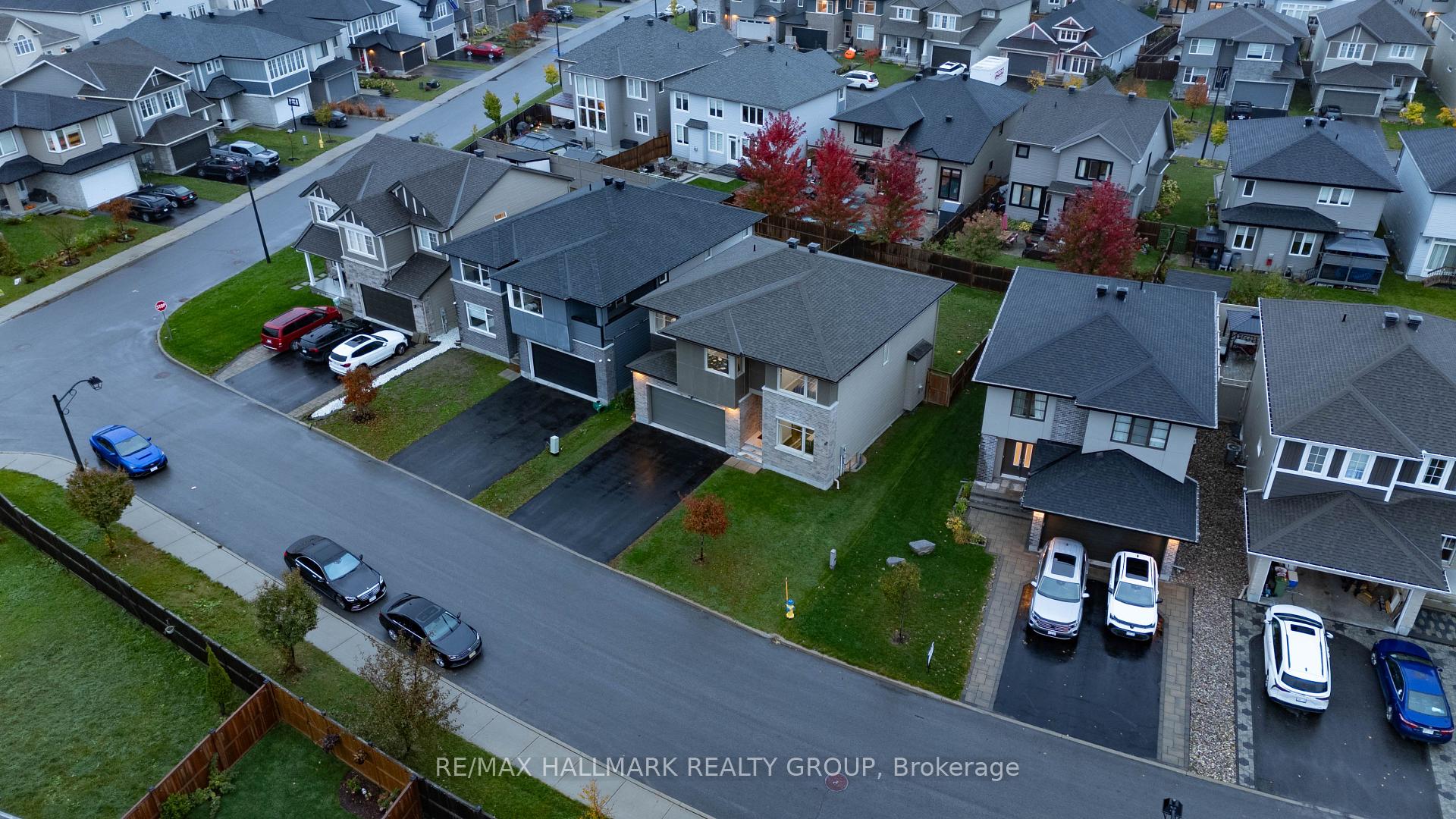 Photo 2 of 305 Oxer Place S, Ottawa, Kanata - Emerald Meadows/Trailwest — HOMEH