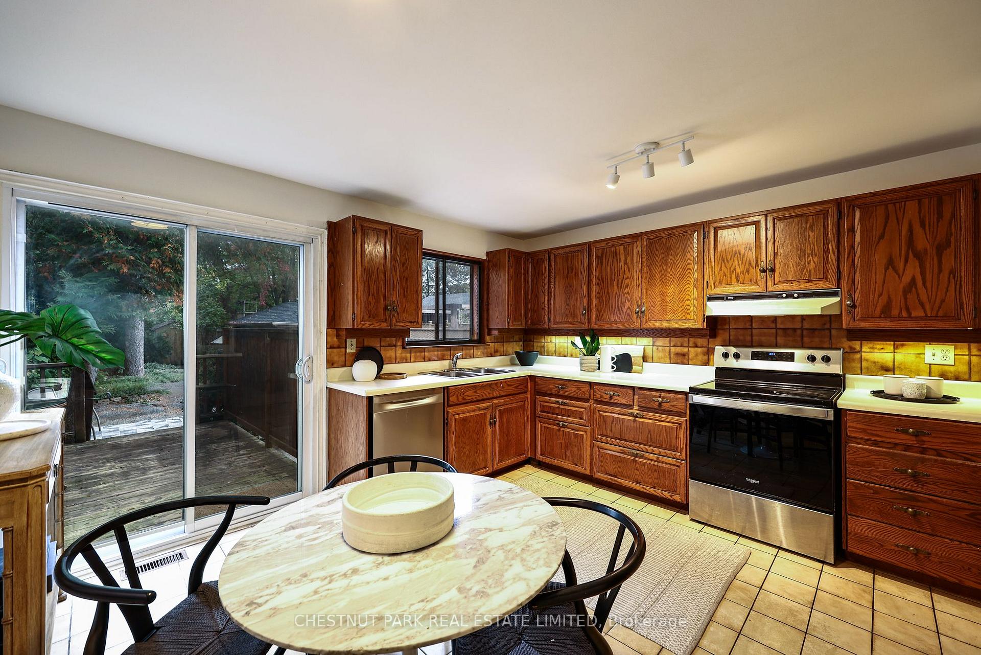 Photo 16 of 714 Merton Street, Toronto, Mount Pleasant East — HOMEH