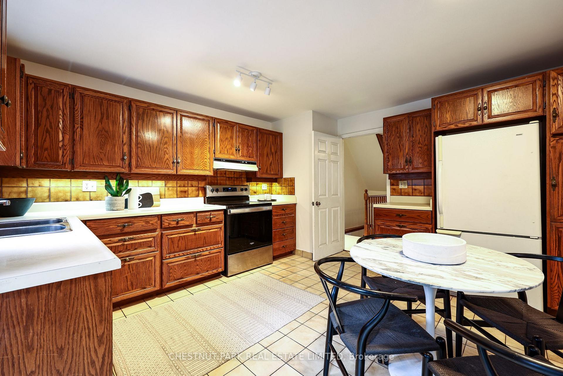 Photo 17 of 714 Merton Street, Toronto, Mount Pleasant East — HOMEH