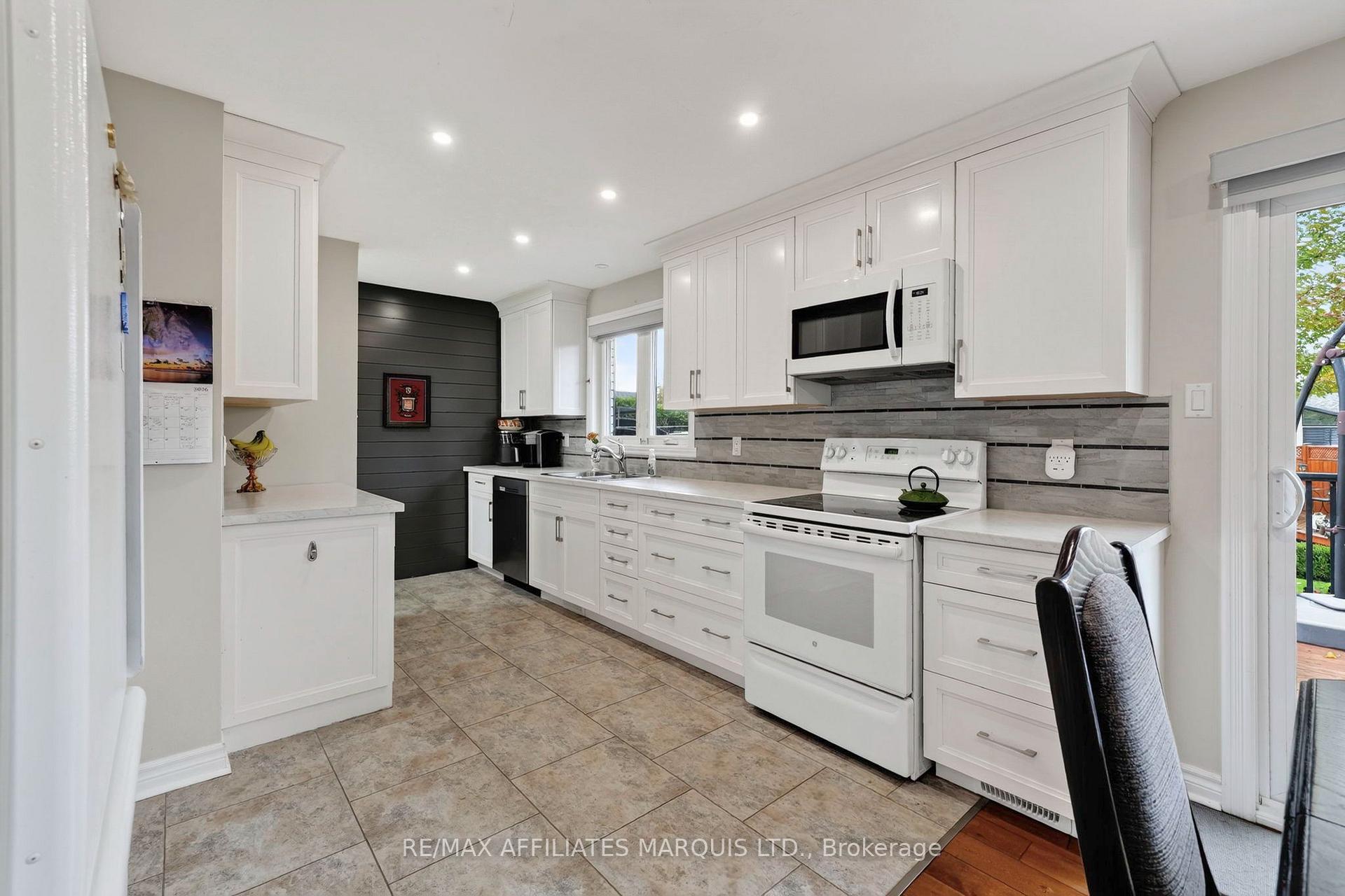 Photo 10 of 527 Blossom Park Drive, Cornwall, Cornwall — HOMEH