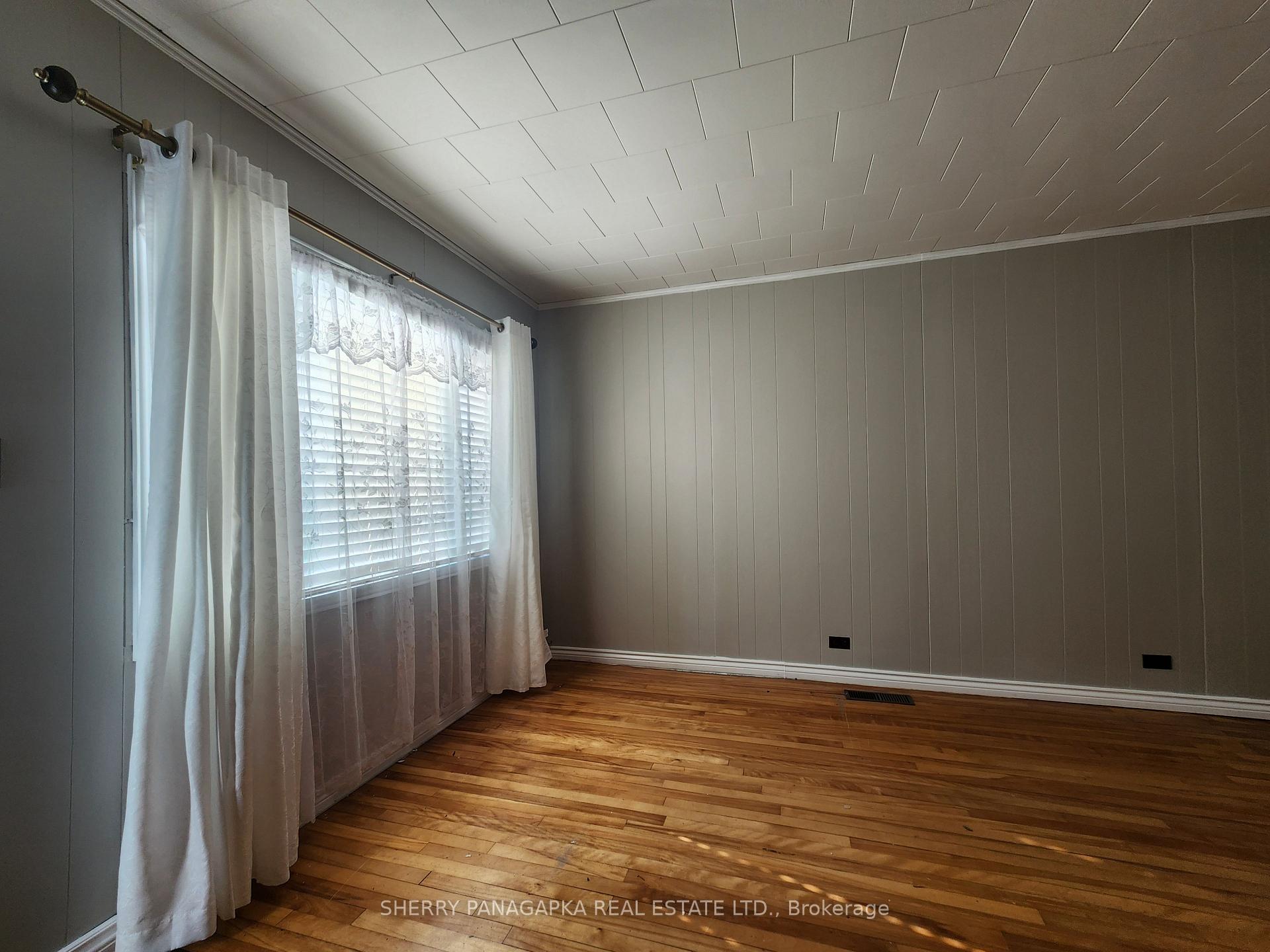 Photo 4 of 16 Taylor Avenue, Kirkland Lake — HOMEH