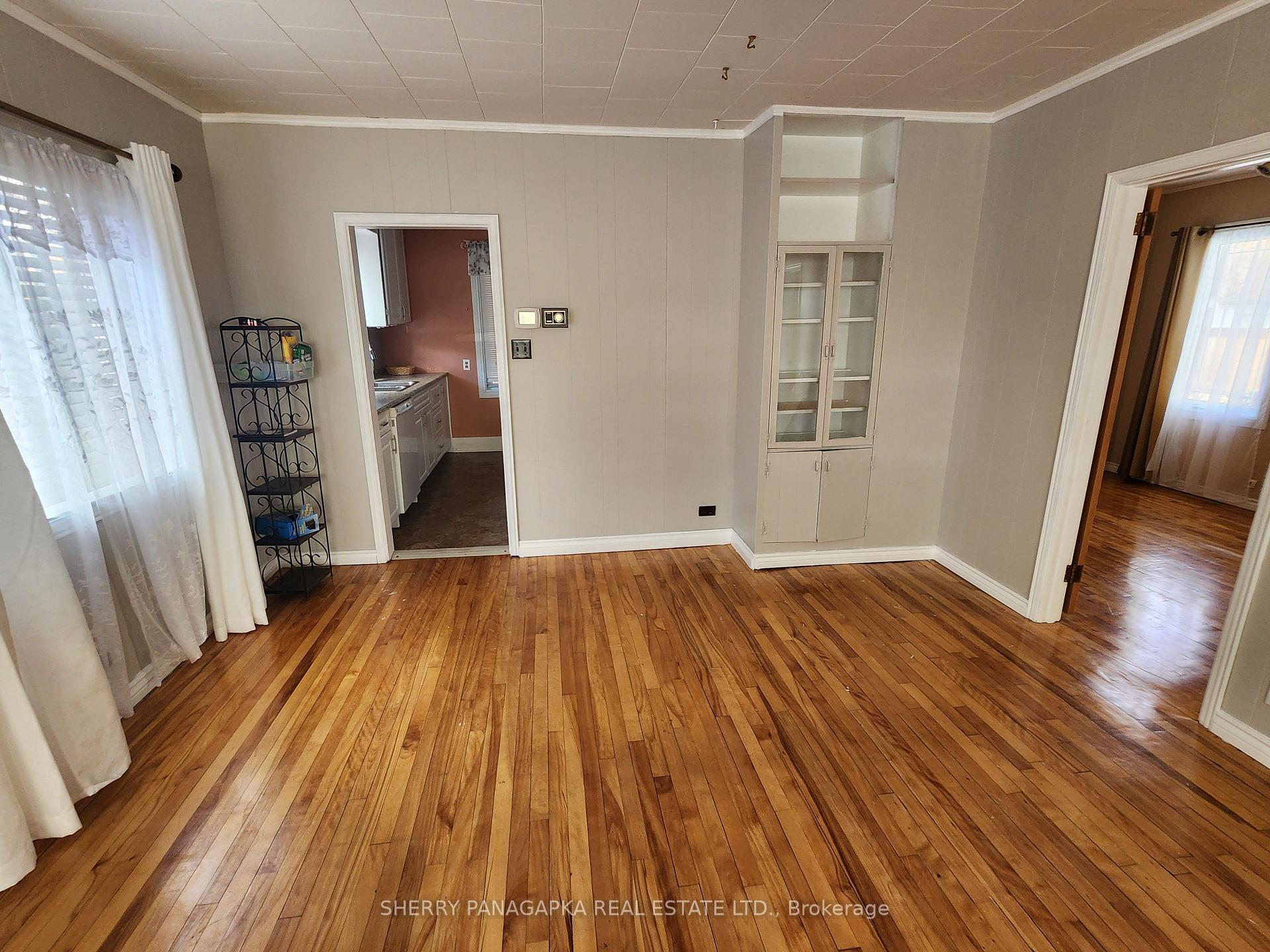 Photo 5 of 16 Taylor Avenue, Kirkland Lake — HOMEH