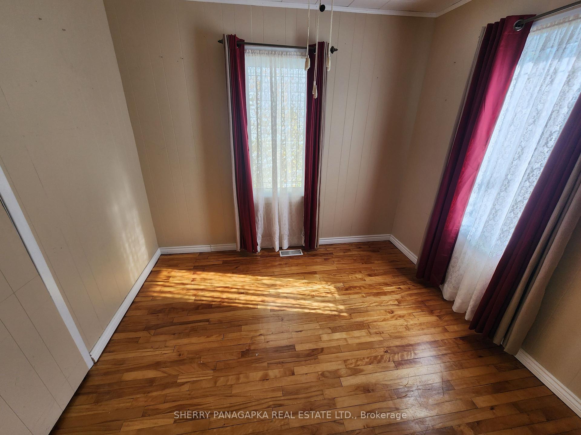 Photo 12 of 16 Taylor Avenue, Kirkland Lake — HOMEH