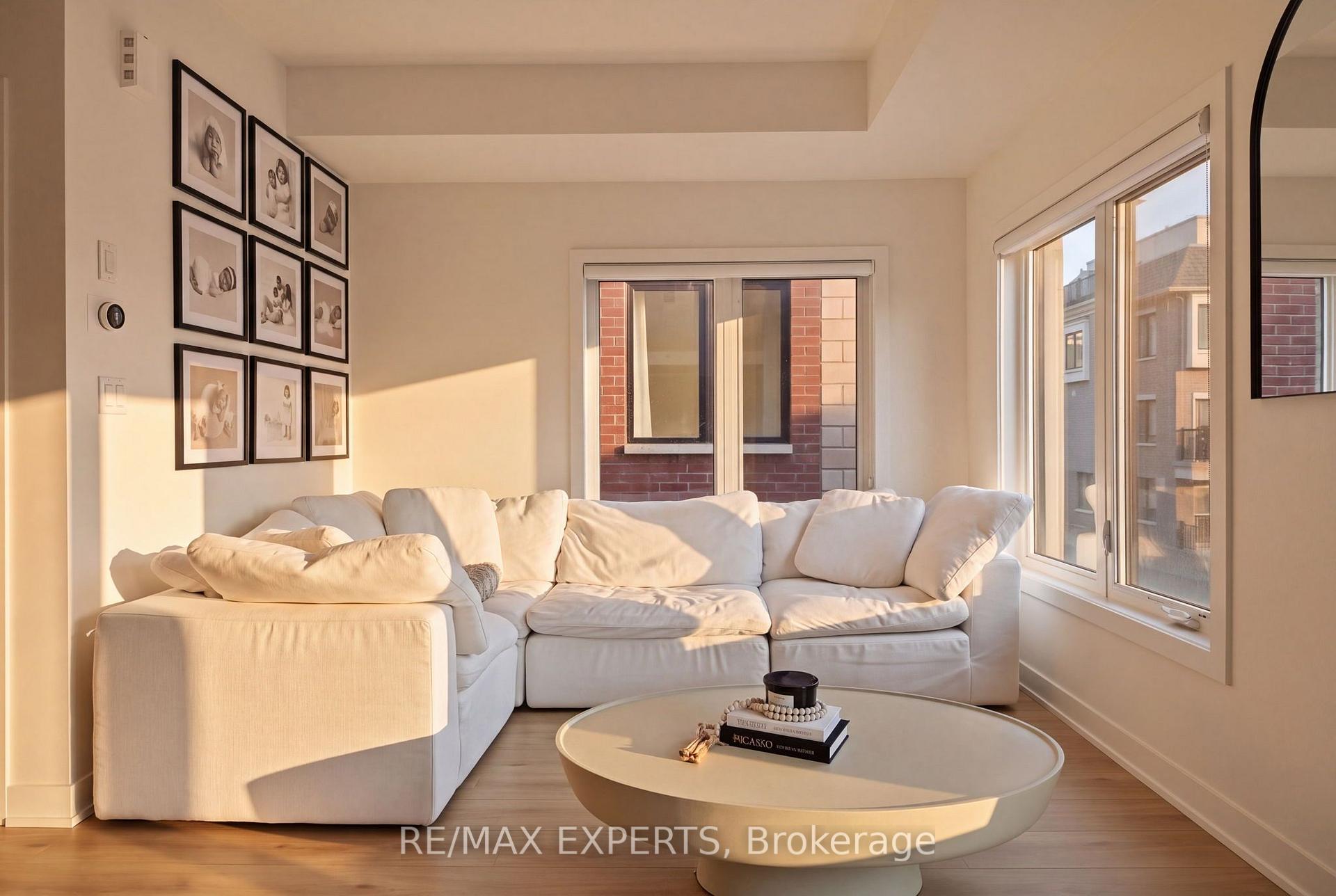 Photo 3 of 114 Covington Crescent, Whitchurch-Stouffville, Stouffville — HOMEH