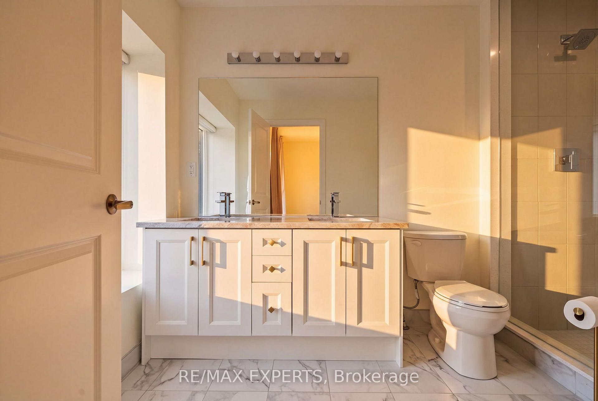 Photo 6 of 114 Covington Crescent, Whitchurch-Stouffville, Stouffville — HOMEH