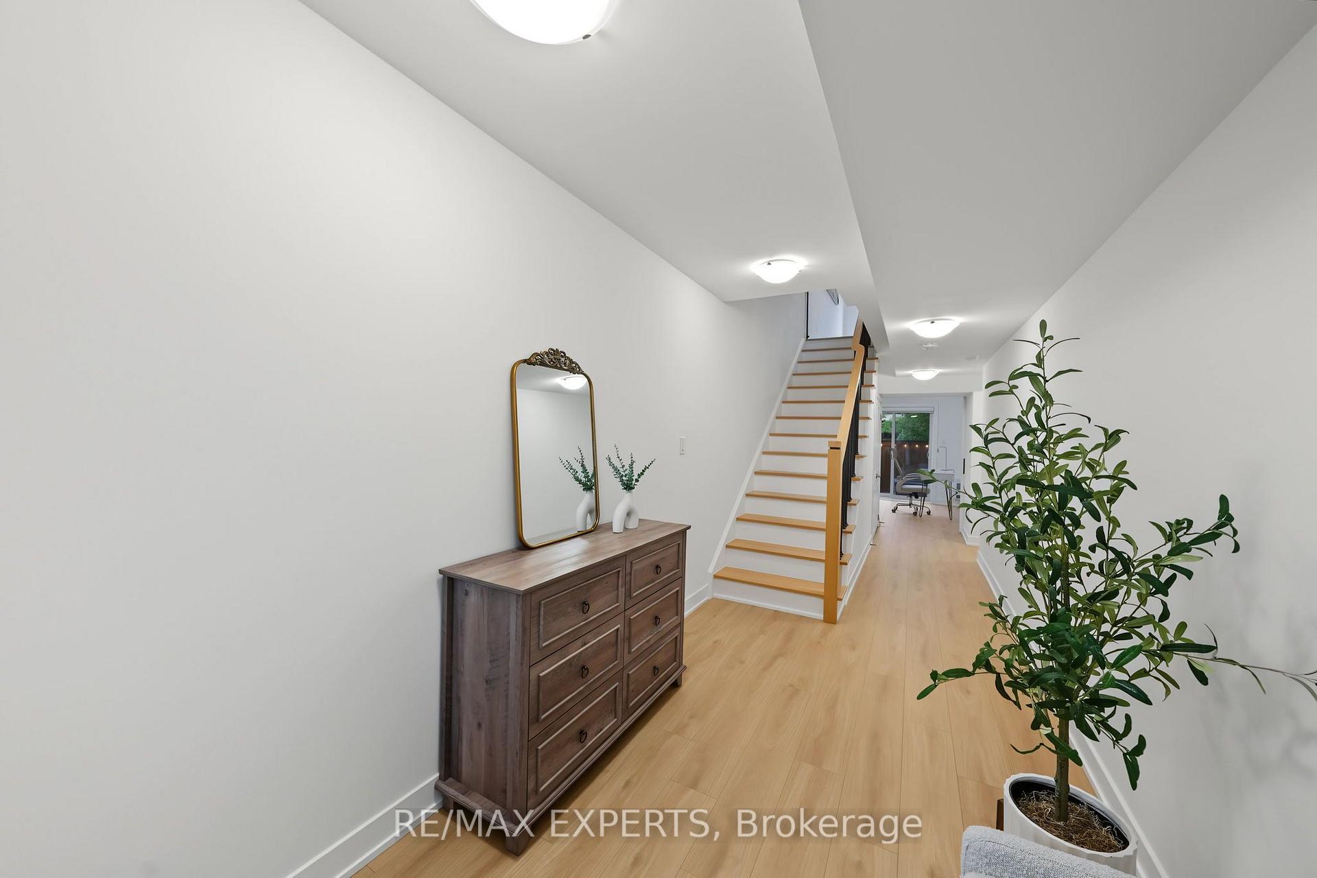Photo 9 of 114 Covington Crescent, Whitchurch-Stouffville, Stouffville — HOMEH