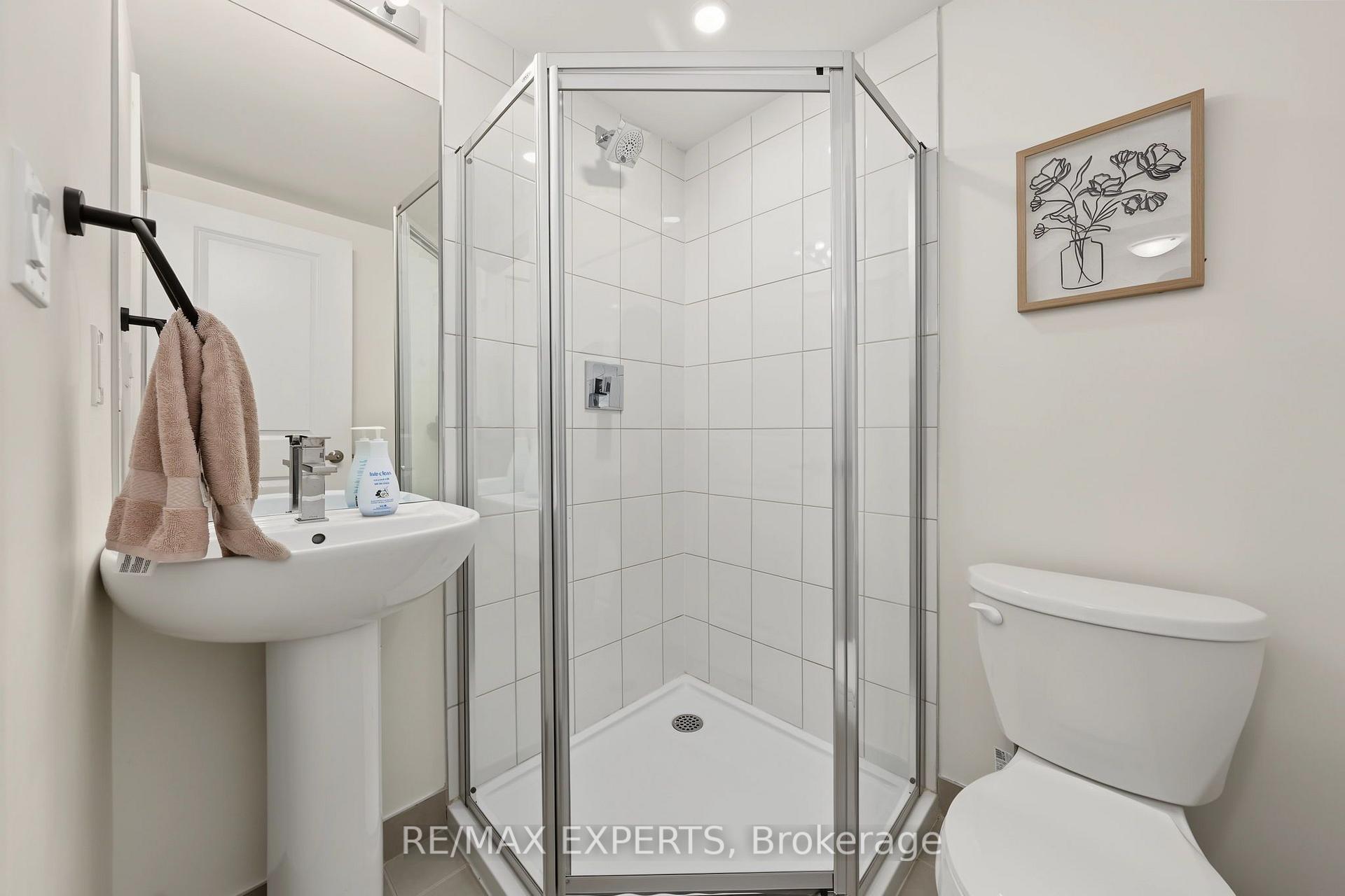 Photo 10 of 114 Covington Crescent, Whitchurch-Stouffville, Stouffville — HOMEH