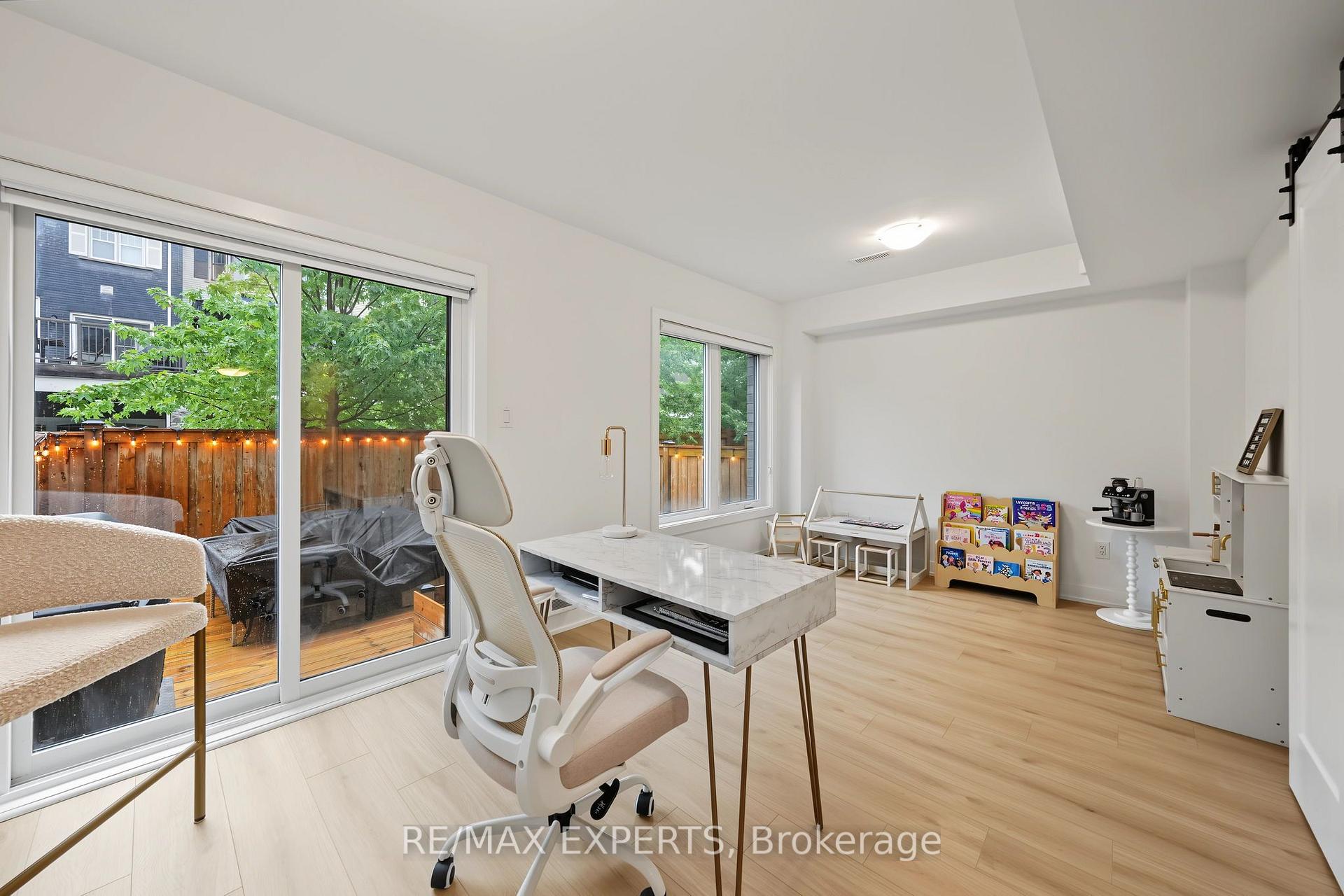 Photo 11 of 114 Covington Crescent, Whitchurch-Stouffville, Stouffville — HOMEH