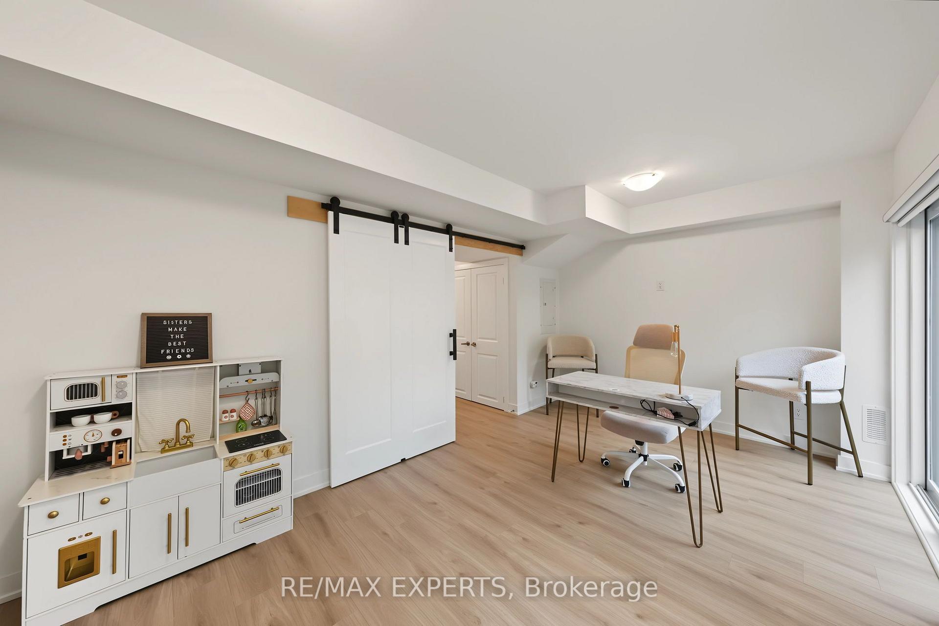 Photo 12 of 114 Covington Crescent, Whitchurch-Stouffville, Stouffville — HOMEH