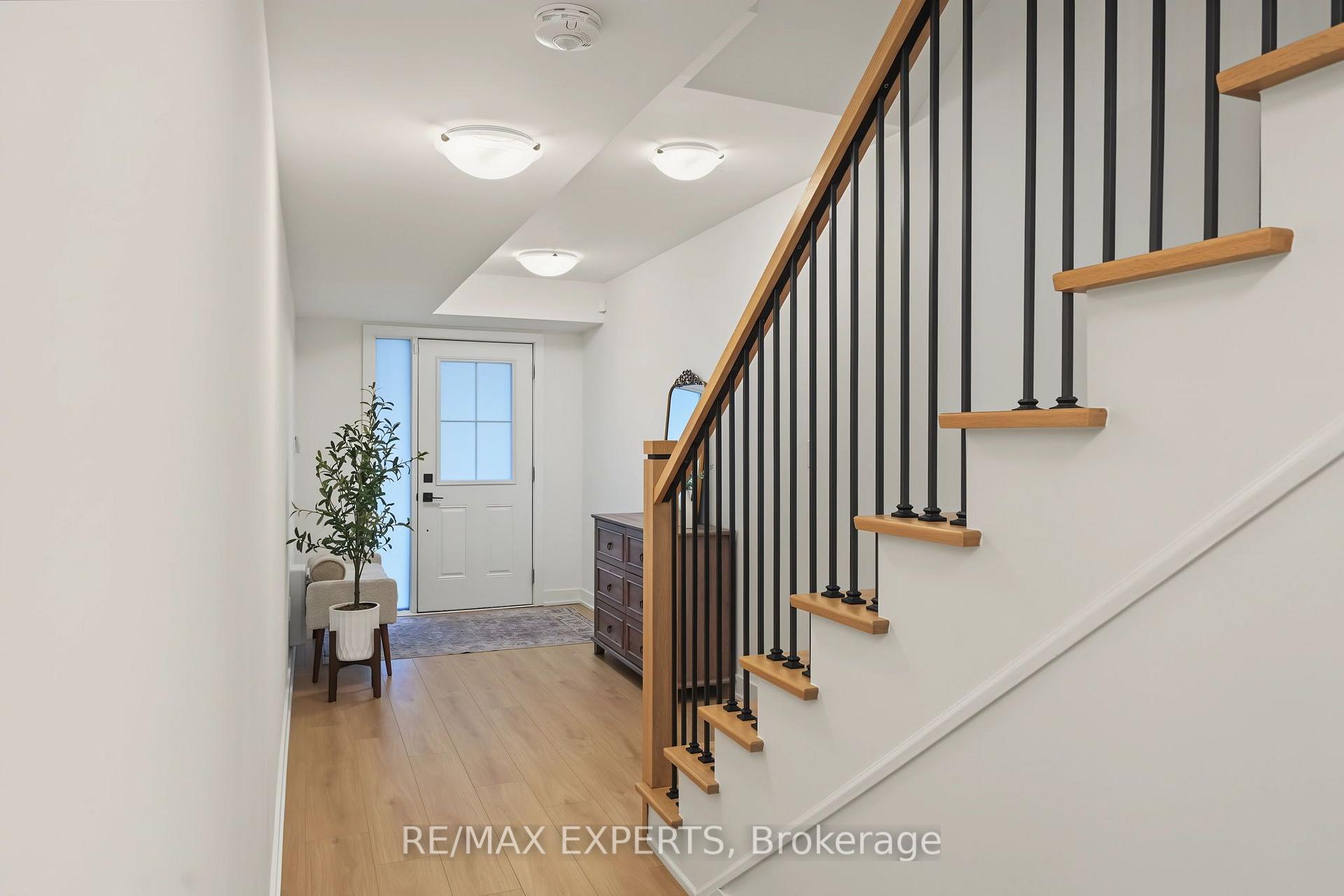 Photo 13 of 114 Covington Crescent, Whitchurch-Stouffville, Stouffville — HOMEH