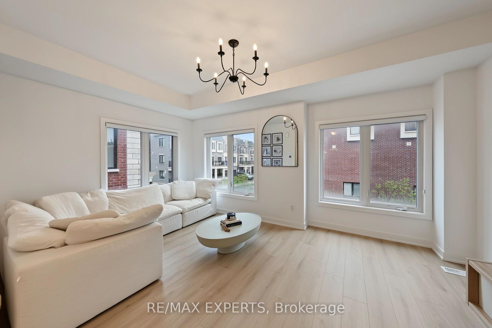 Photo 26 of 114 Covington Crescent, Whitchurch-Stouffville, Stouffville — HOMEH