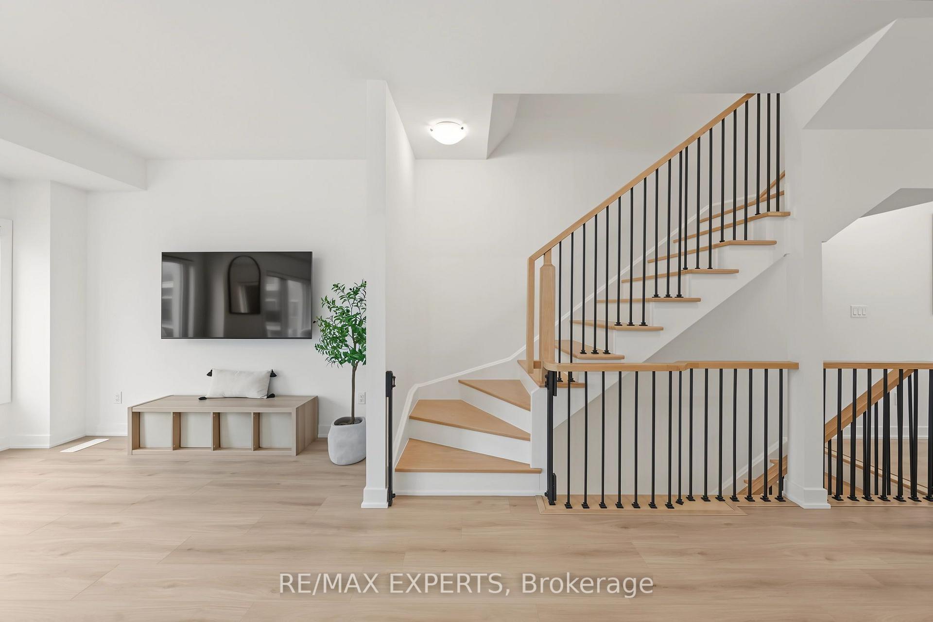 Photo 30 of 114 Covington Crescent, Whitchurch-Stouffville, Stouffville — HOMEH