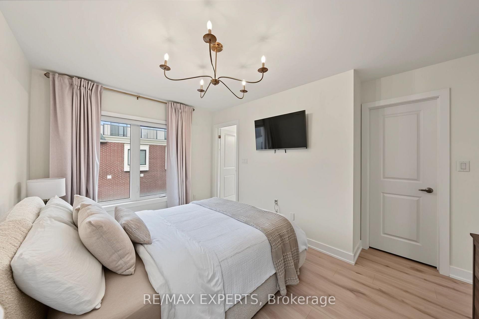 Photo 35 of 114 Covington Crescent, Whitchurch-Stouffville, Stouffville — HOMEH