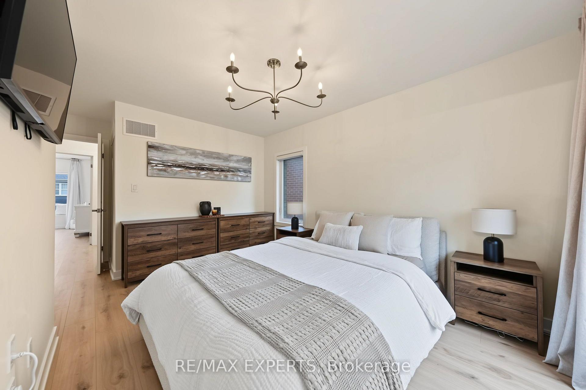 Photo 36 of 114 Covington Crescent, Whitchurch-Stouffville, Stouffville — HOMEH