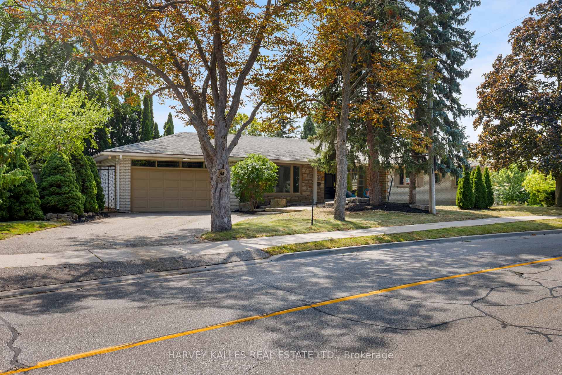 Photo 1 of 215 Edenbridge Drive, Etobicoke, Edenbridge-Humber Valley — HOMEH