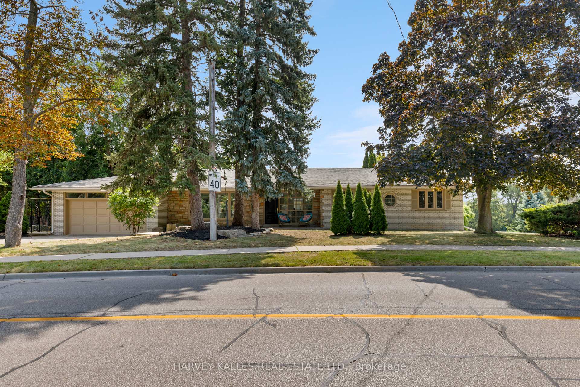 Photo 2 of 215 Edenbridge Drive, Etobicoke, Edenbridge-Humber Valley — HOMEH