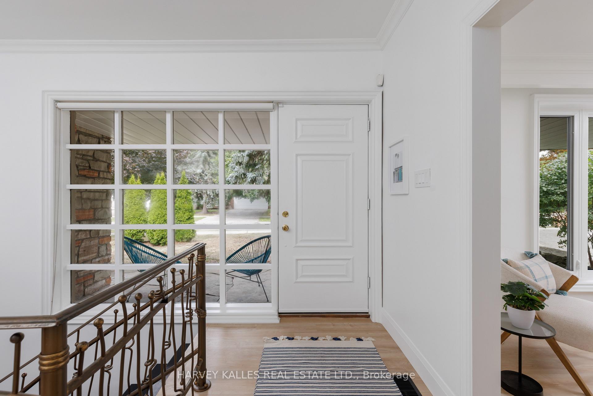 Photo 3 of 215 Edenbridge Drive, Etobicoke, Edenbridge-Humber Valley — HOMEH
