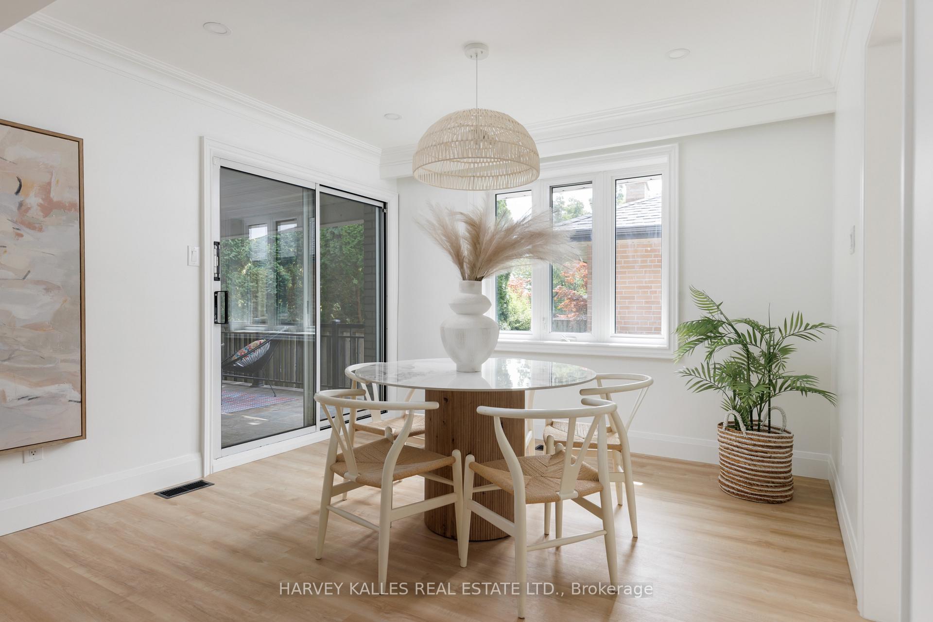 Photo 7 of 215 Edenbridge Drive, Etobicoke, Edenbridge-Humber Valley — HOMEH