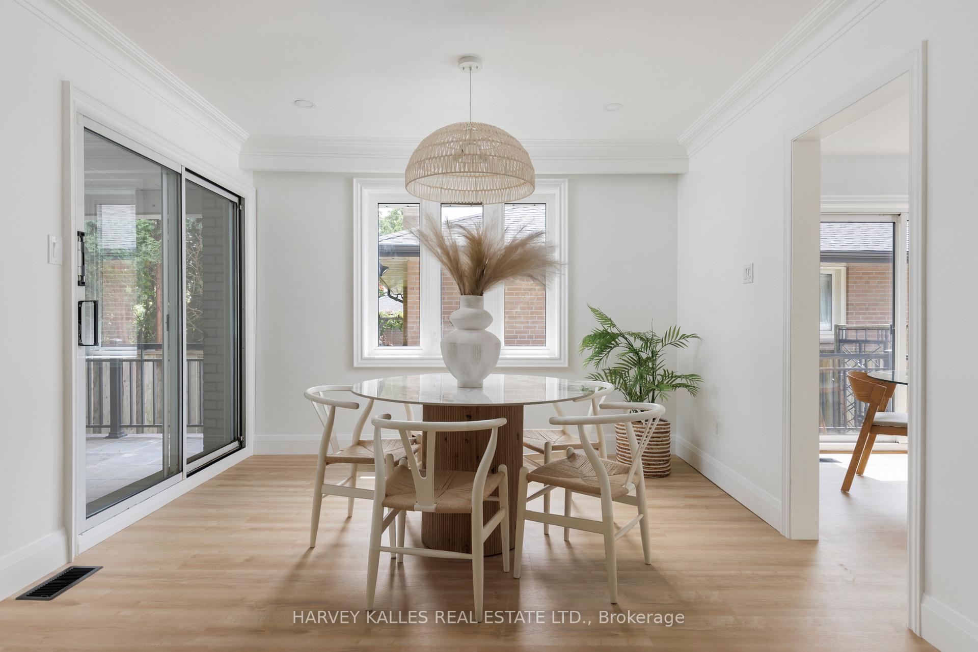 Photo 8 of 215 Edenbridge Drive, Etobicoke, Edenbridge-Humber Valley — HOMEH