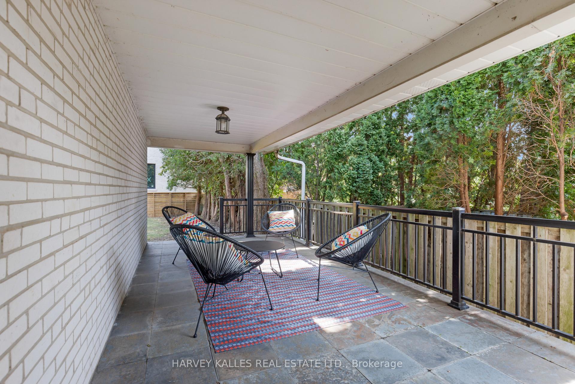 Photo 10 of 215 Edenbridge Drive, Etobicoke, Edenbridge-Humber Valley — HOMEH