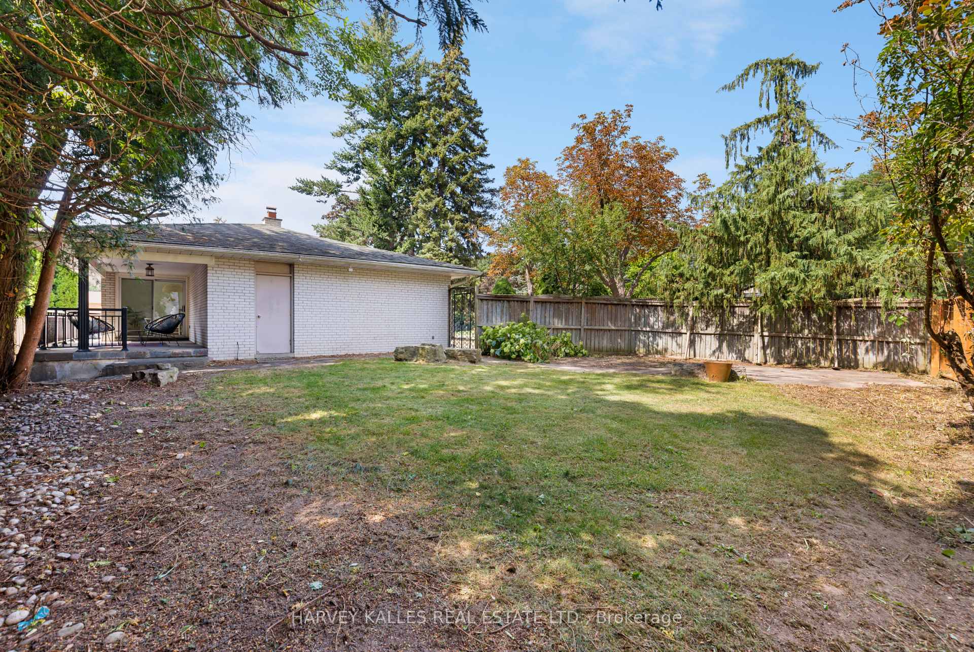 Photo 12 of 215 Edenbridge Drive, Etobicoke, Edenbridge-Humber Valley — HOMEH