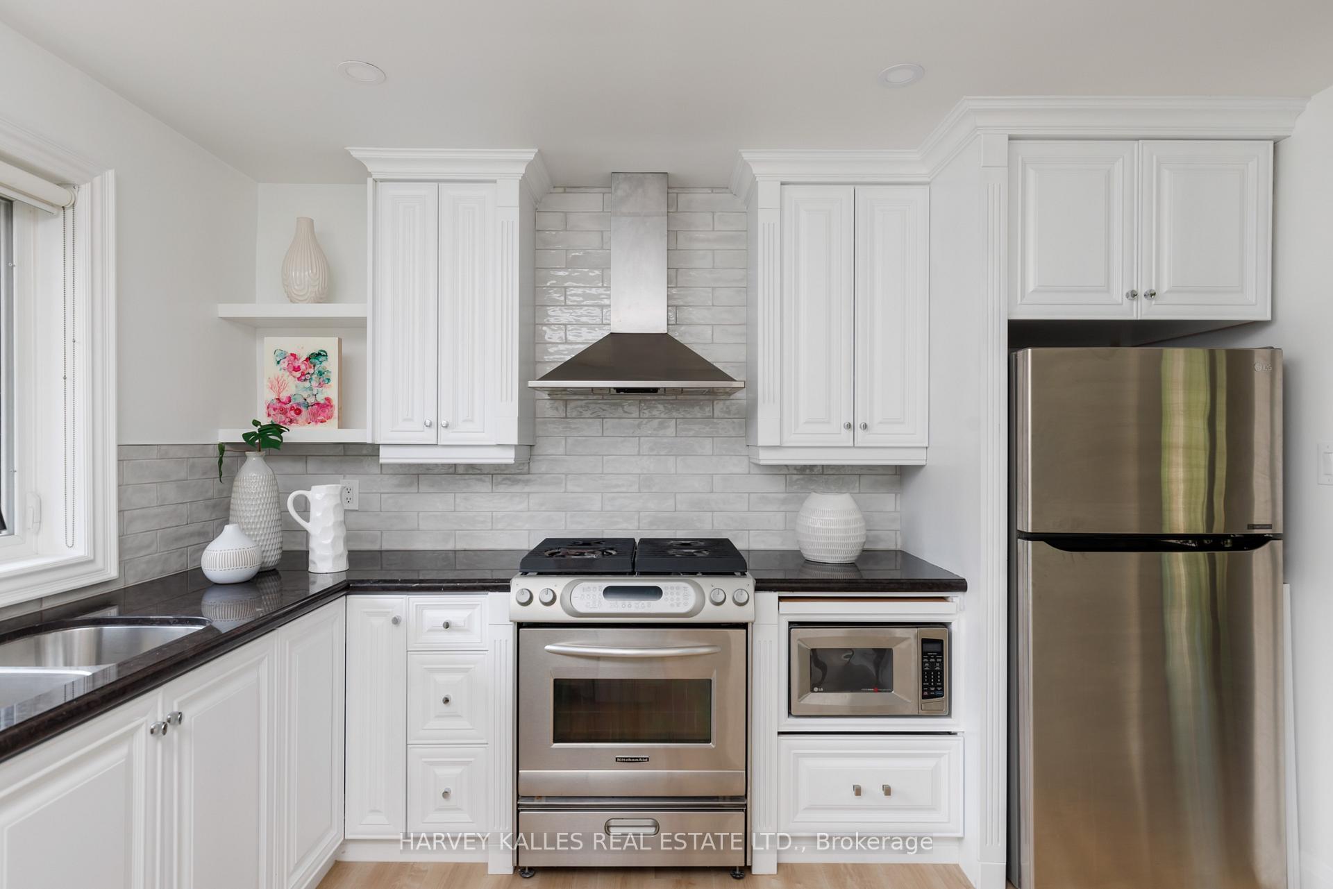 Photo 16 of 215 Edenbridge Drive, Etobicoke, Edenbridge-Humber Valley — HOMEH