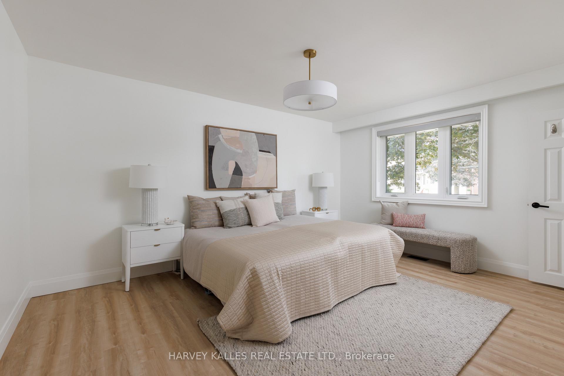 Photo 18 of 215 Edenbridge Drive, Etobicoke, Edenbridge-Humber Valley — HOMEH