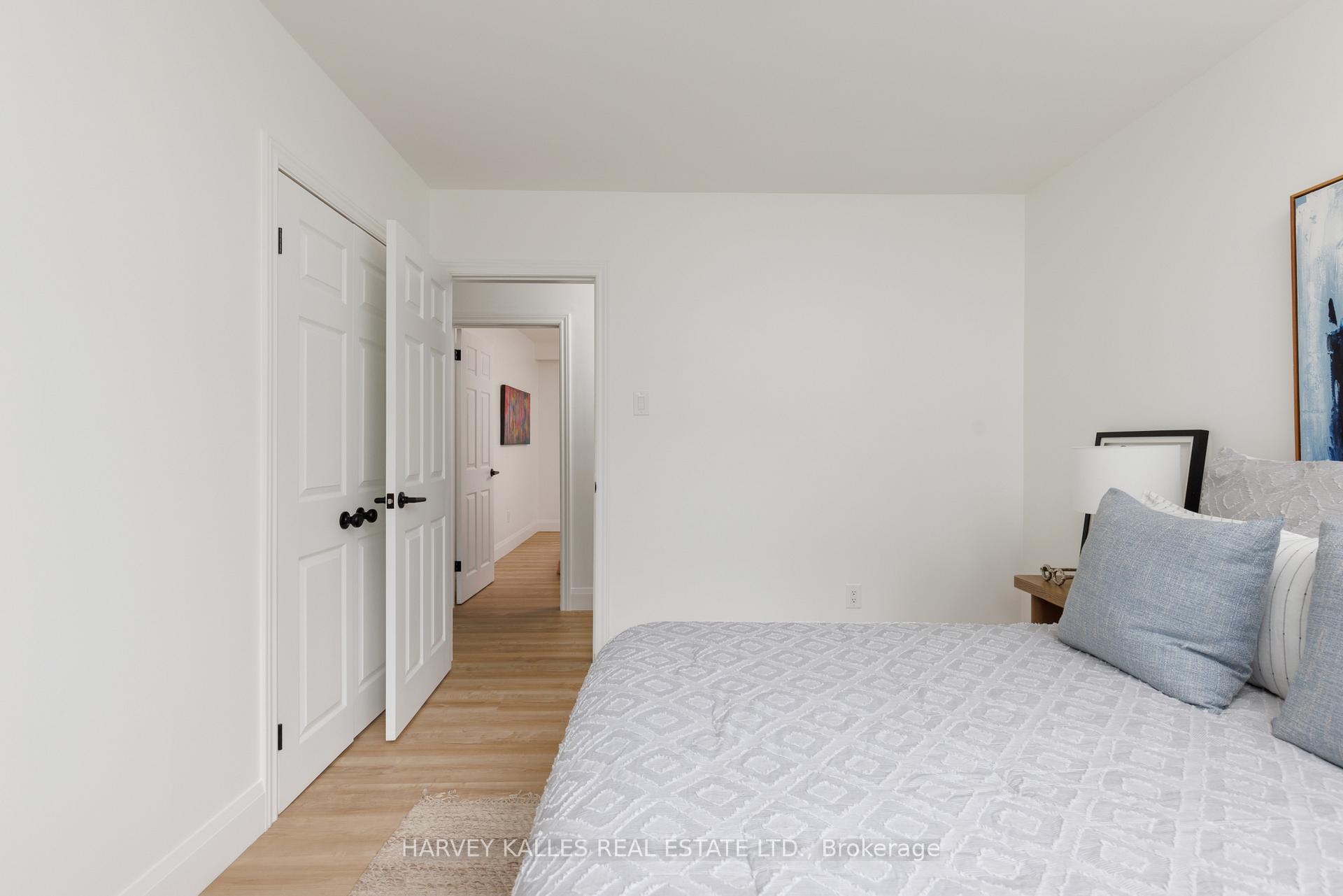 Photo 23 of 215 Edenbridge Drive, Etobicoke, Edenbridge-Humber Valley — HOMEH