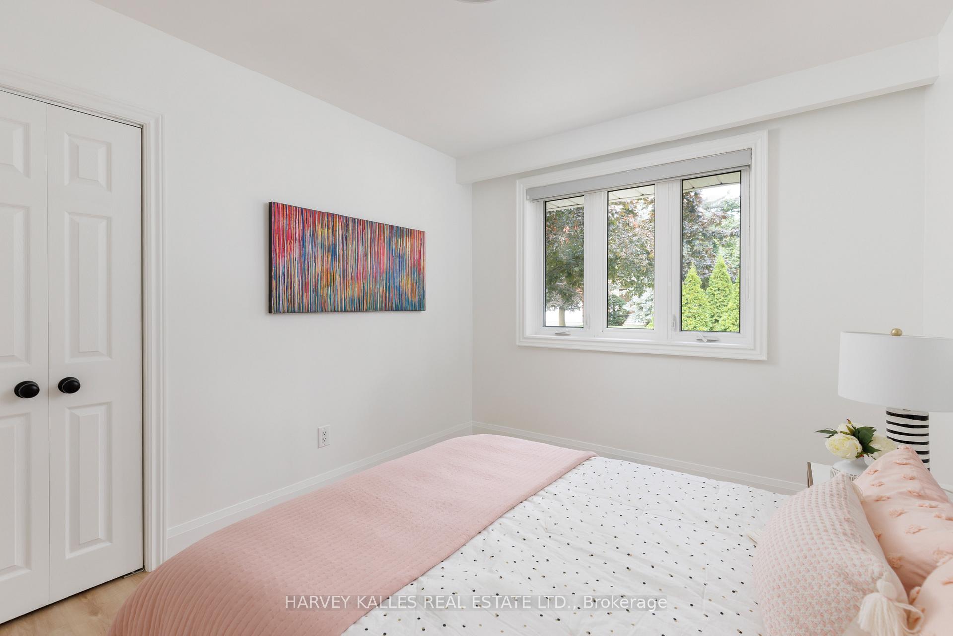 Photo 24 of 215 Edenbridge Drive, Etobicoke, Edenbridge-Humber Valley — HOMEH