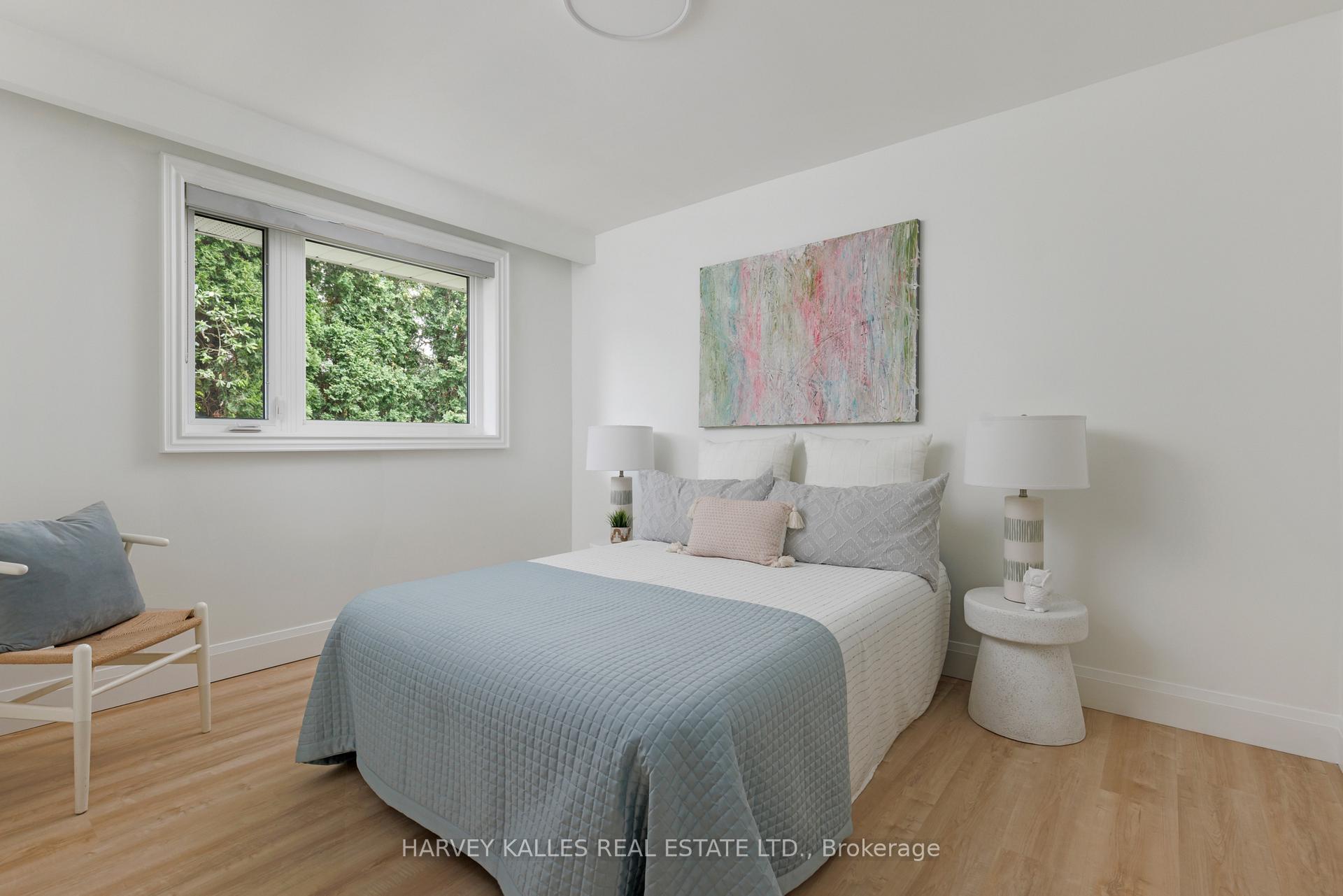Photo 25 of 215 Edenbridge Drive, Etobicoke, Edenbridge-Humber Valley — HOMEH