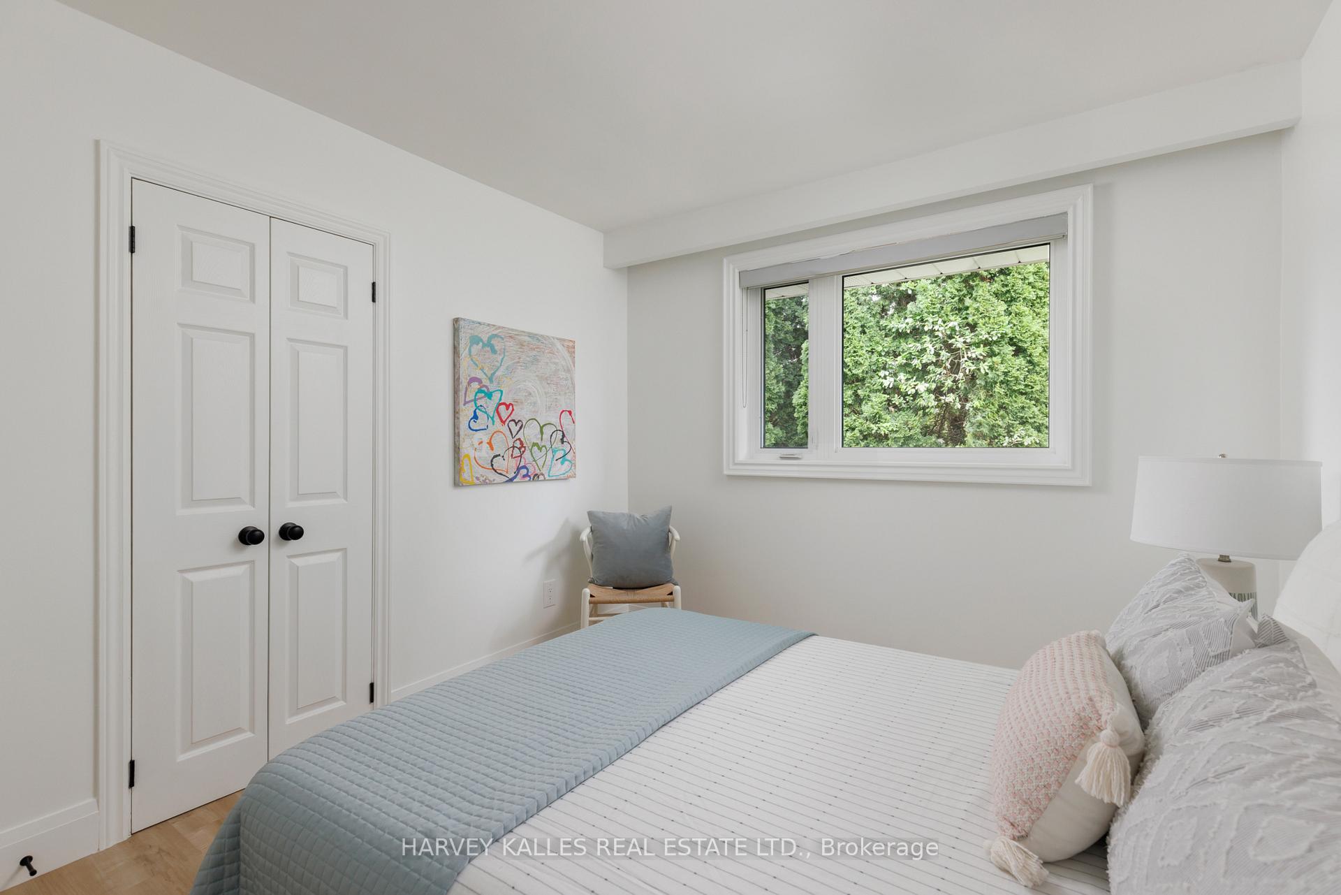 Photo 26 of 215 Edenbridge Drive, Etobicoke, Edenbridge-Humber Valley — HOMEH
