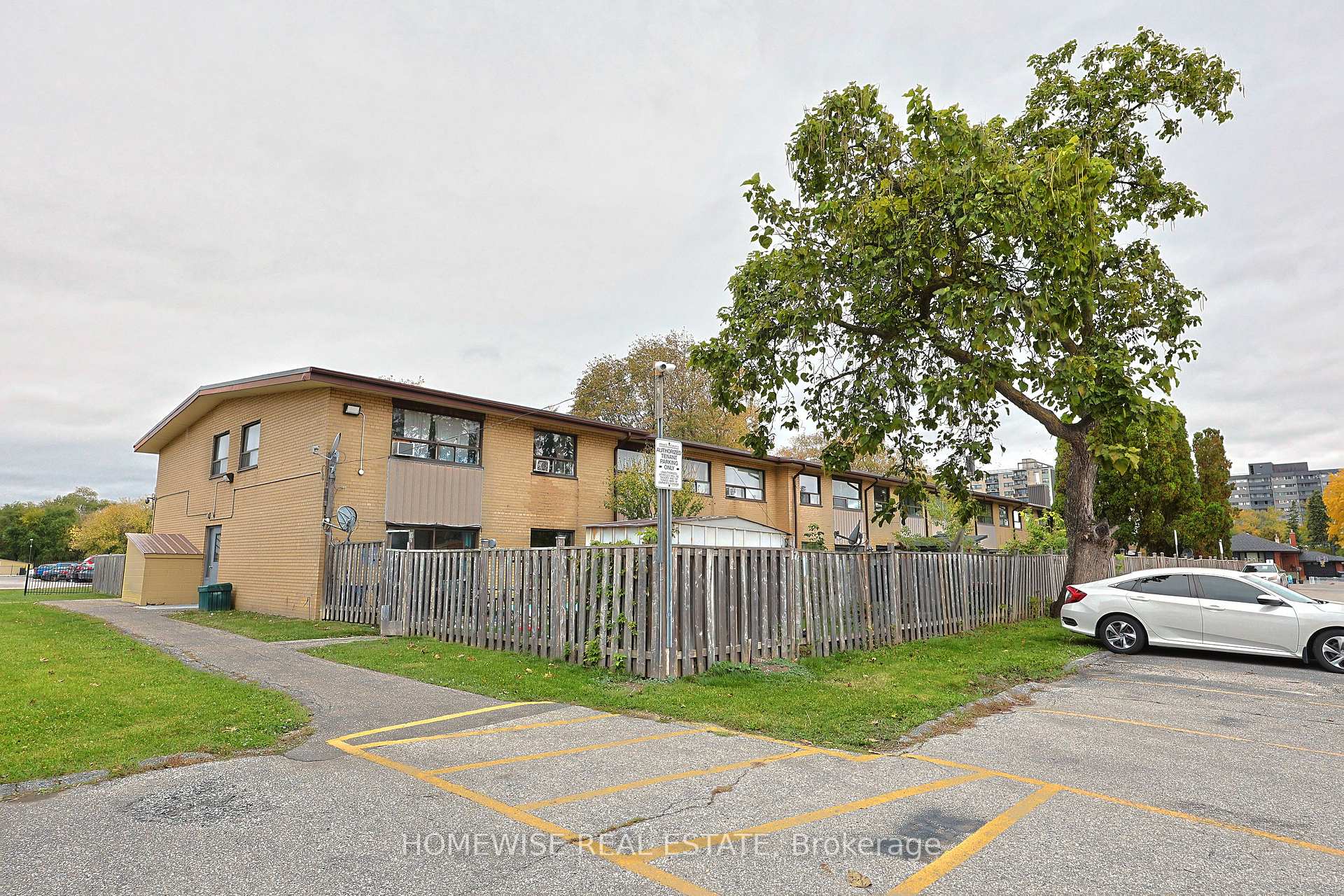 Photo 2 of Unit 8, 31 Sedgeley Drive, Etobicoke, Willowridge-Martingrove-Richview — HOMEH
