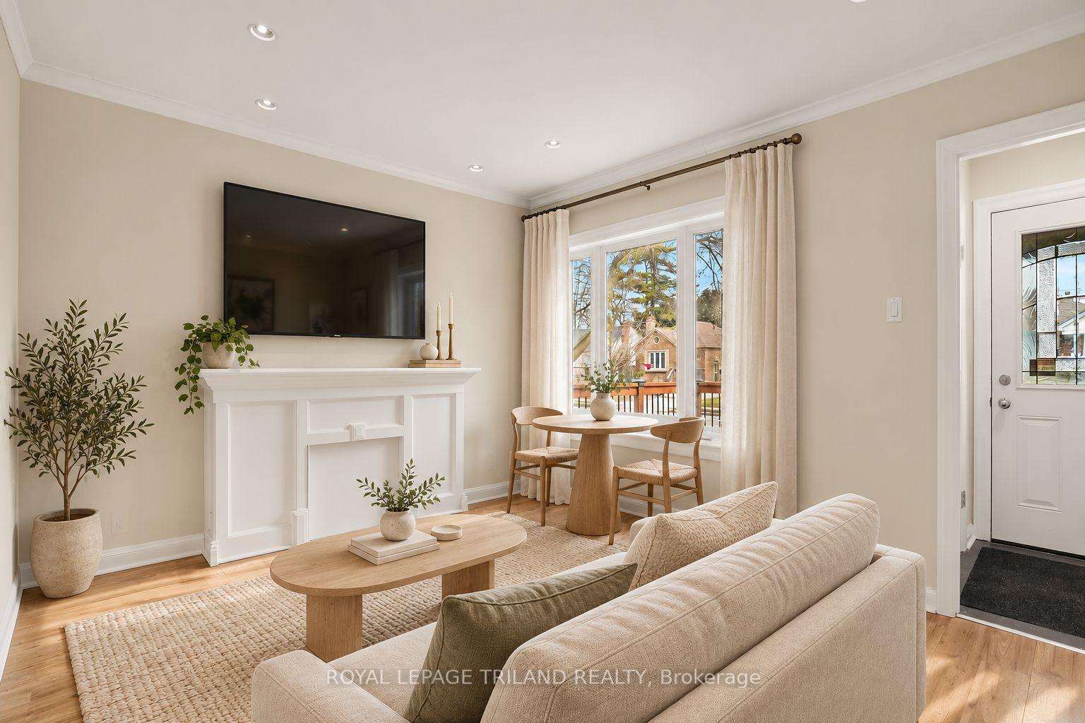 Photo of Unit A, 1324 Brydges Street