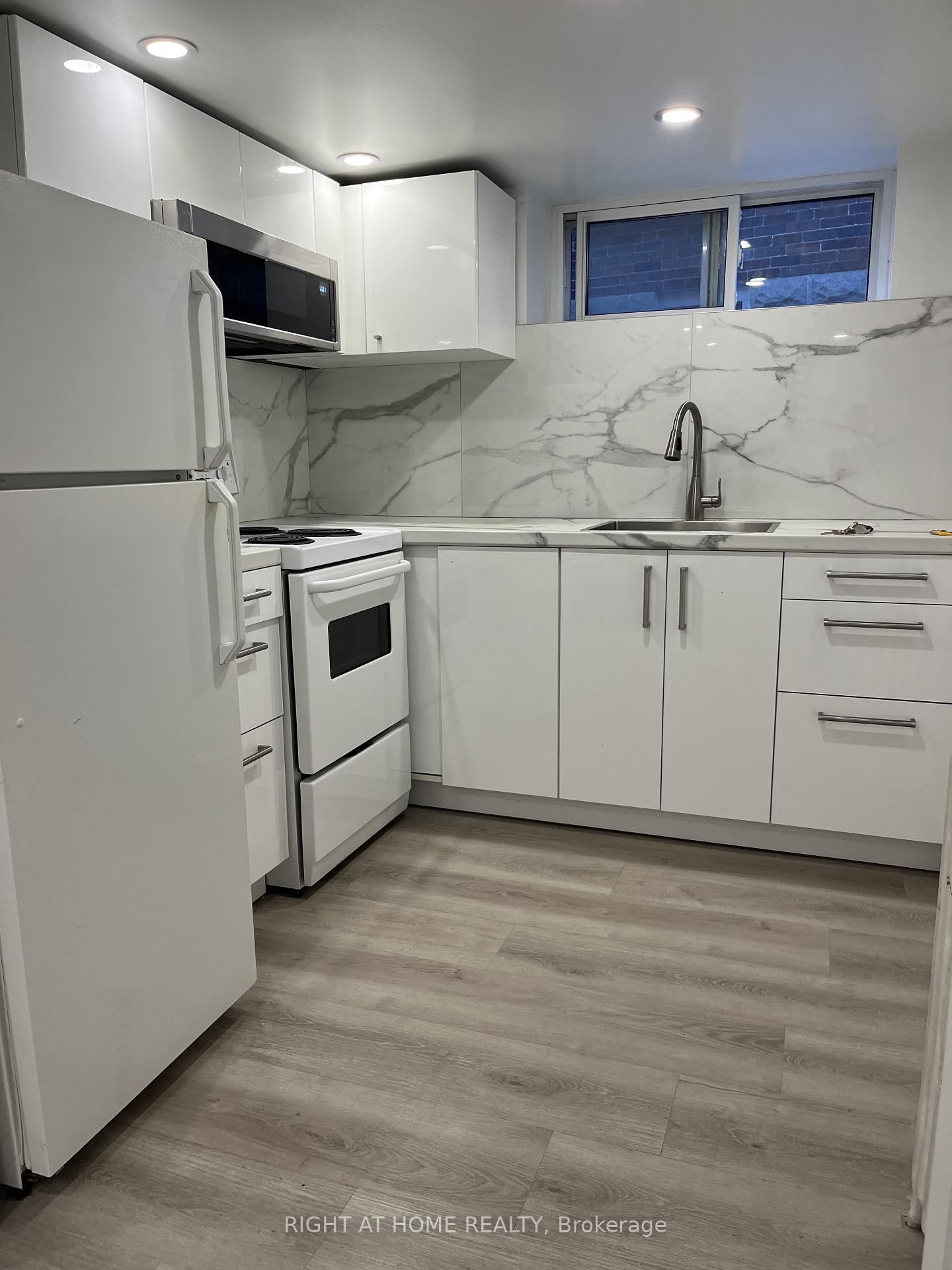 Photo 2 of 11 Rivercrest Road, Toronto, Lambton Baby Point — HOMEH