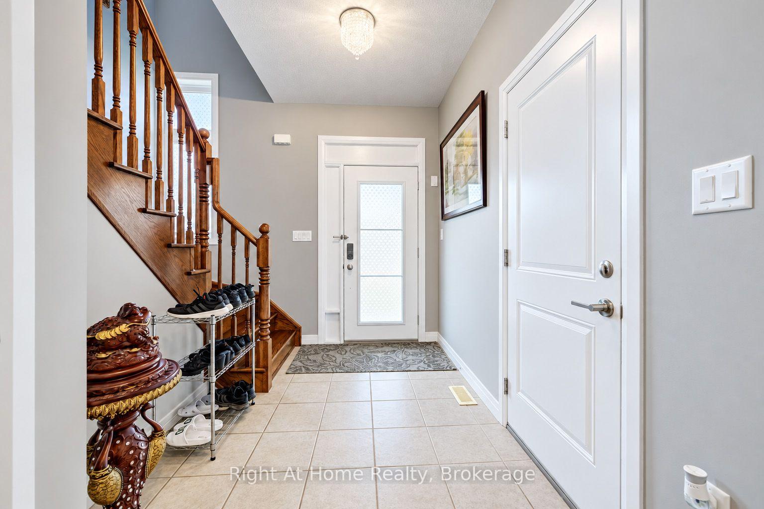 Photo 5 of 4079 Thomas Street N, Lincoln, Beamsville — HOMEH
